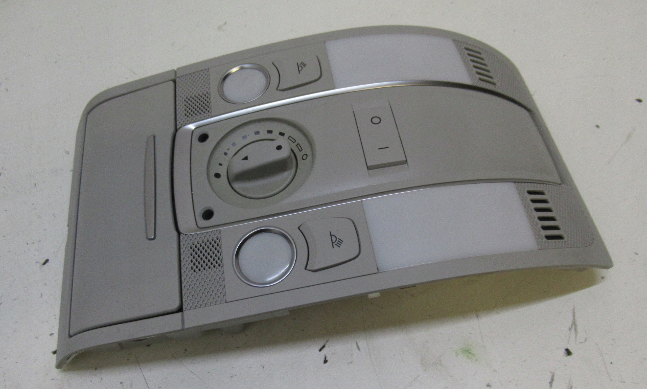 AUDI A6 C6 light OSWIETLENIE cabs 4F0947135BT