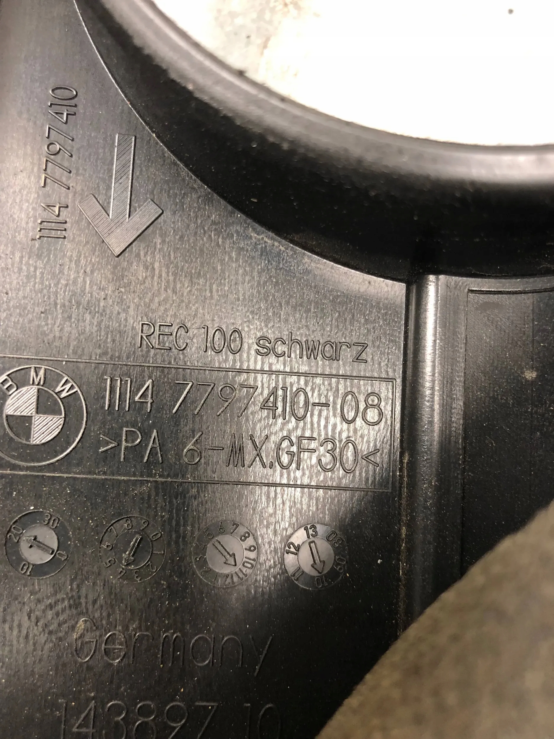 Abdeckung Blende Abdeckung DES MOTORS BMW E87 LCI 7797410