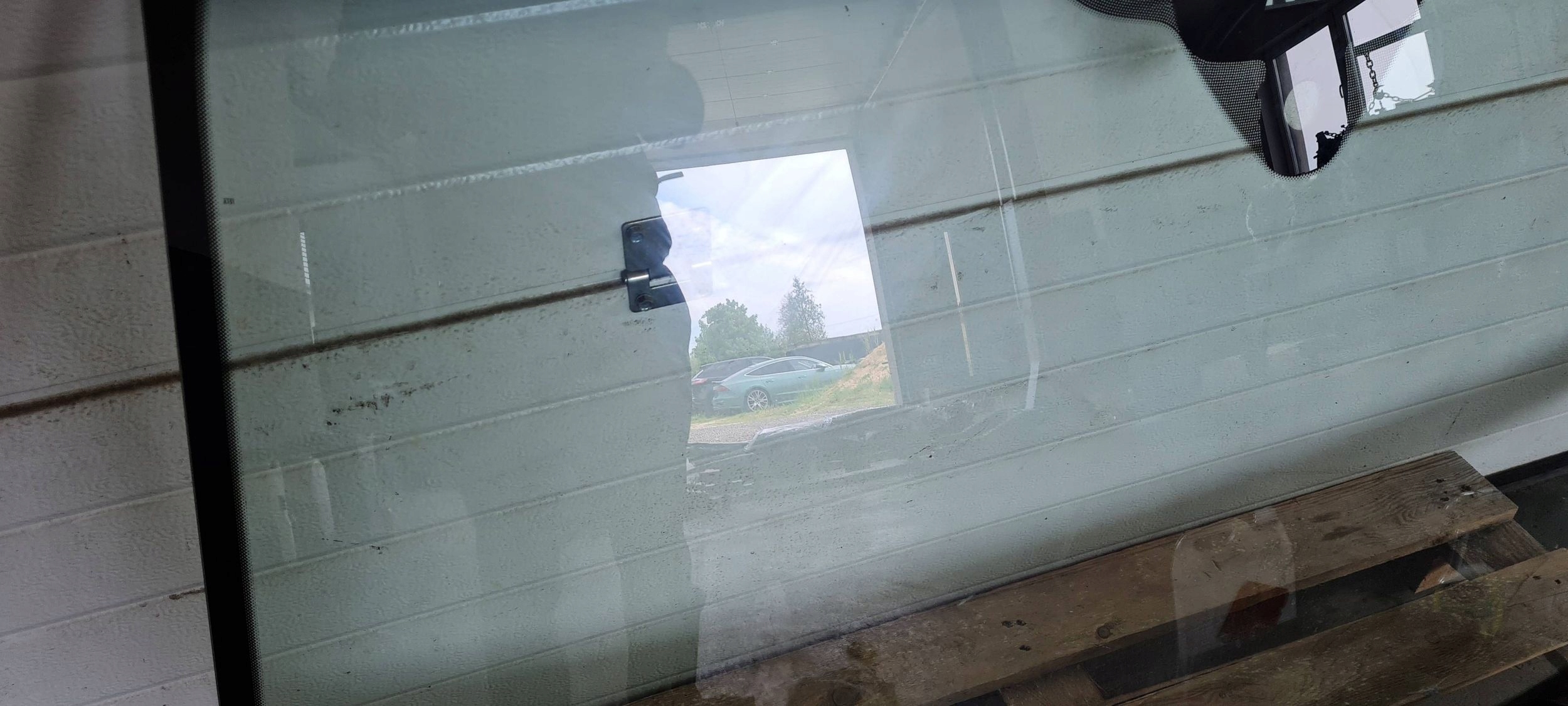 Q2 SQ2 81A window iron front below KAMERE 18R 2018R