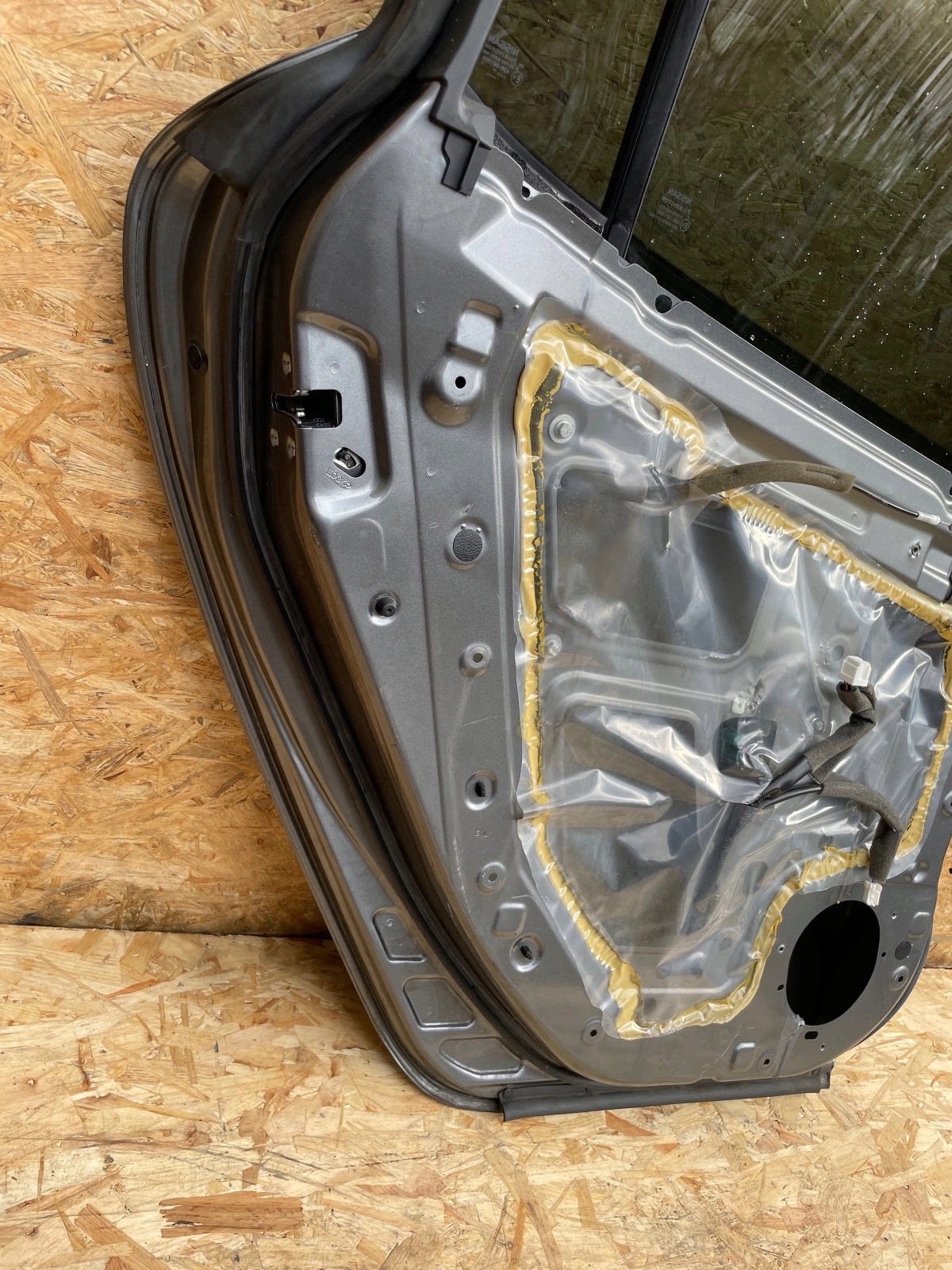 door rear part rear. left Nissan Leaf and Szare