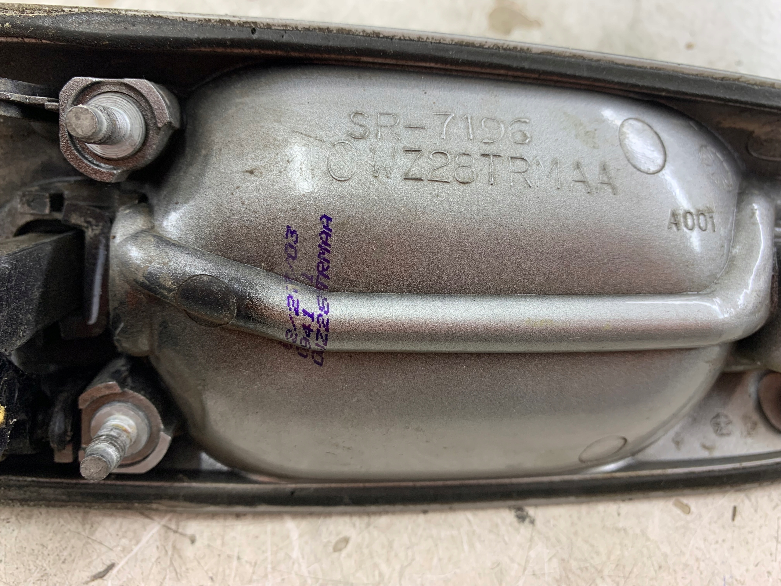 CHRYSLER VOYAGER IV handle exterior right front SREBRNA