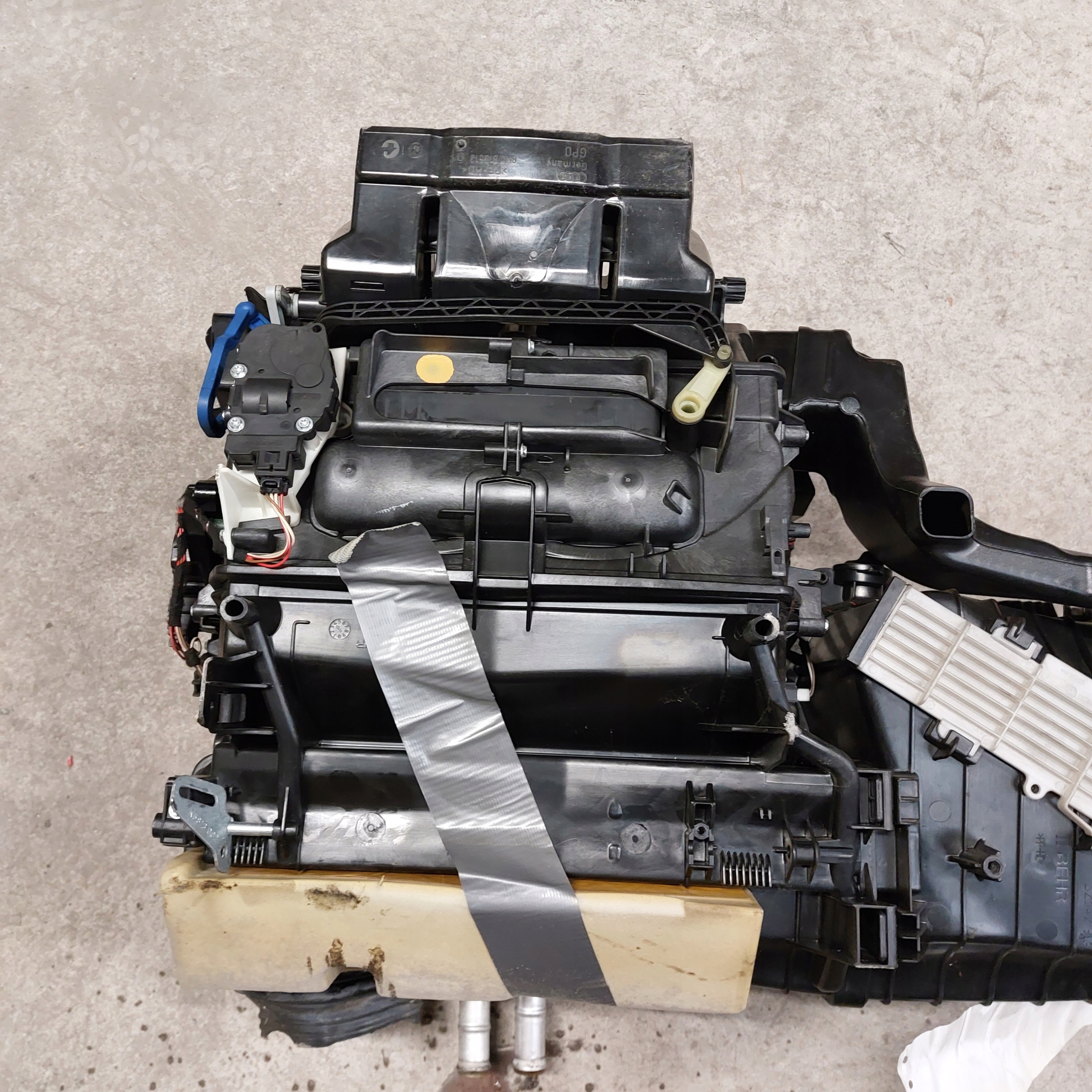 Audi A4 B8 1,8T радиатор отопителя 8K1820005AR