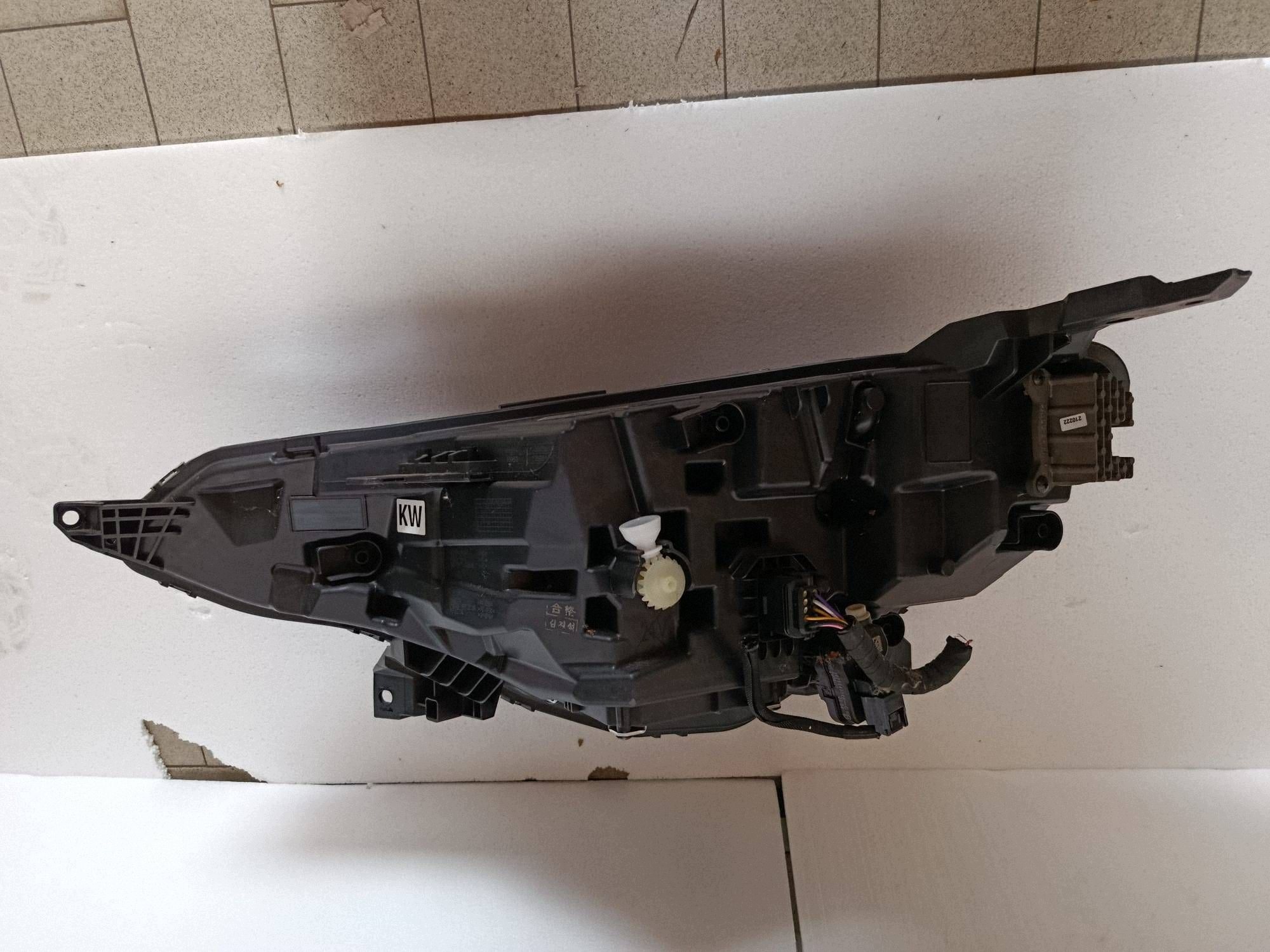 Reflektor light Full LED front side right Renault Arkana 260102483R