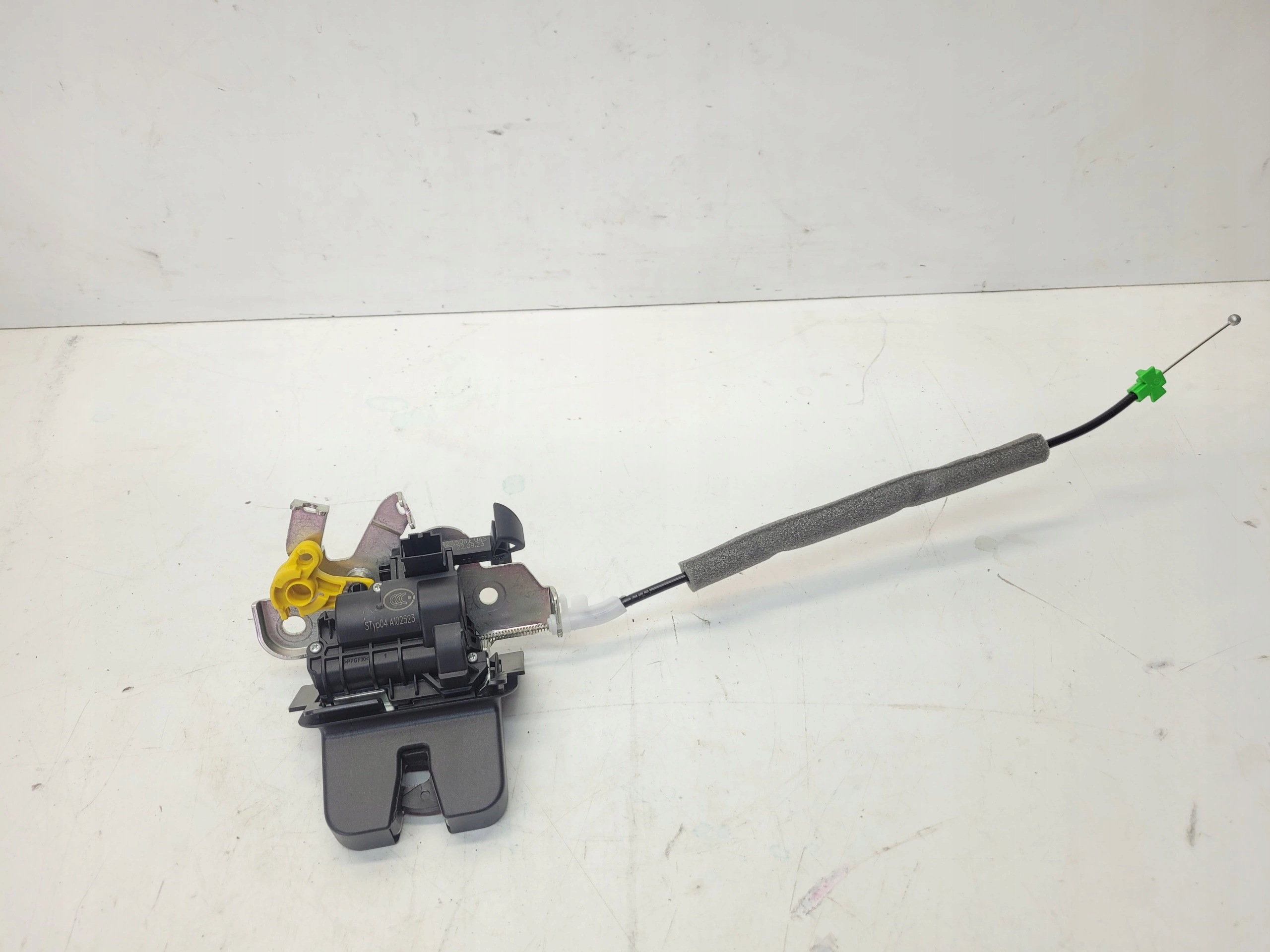 lock bonnet rear part AUDI A4 B9 A5 8W Q7 4M Q4 E-TRON 4M0827506E