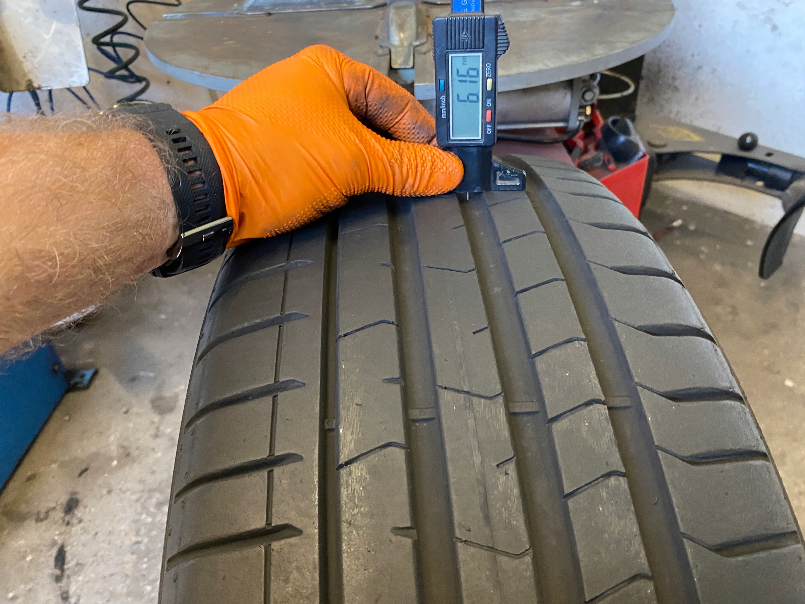 gomma letnia 245/40R21 100V Pirelli P ZERO PZ4 6mm