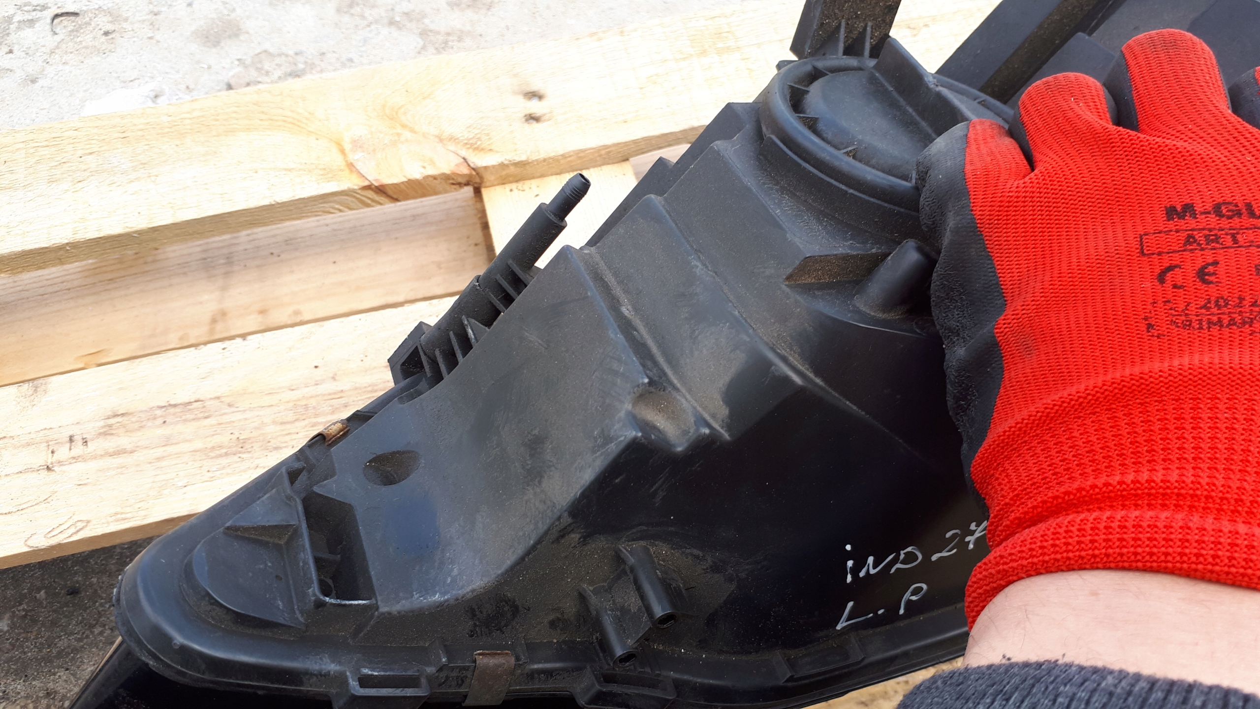 A4 B8 LIFT light left front front ZWYKLA UK