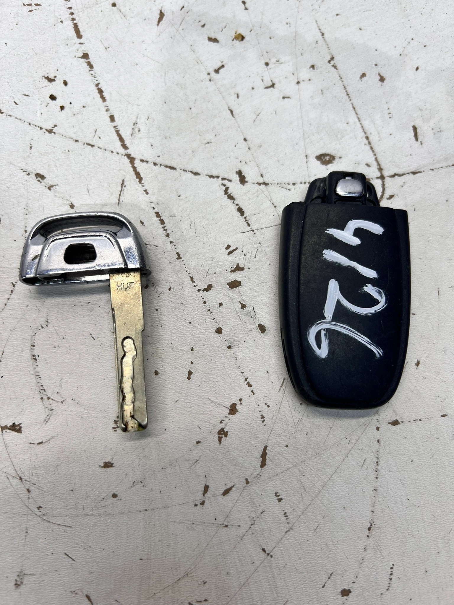 key PILOT AUDI A4 B8 A5 8T A6 C7 8K0959754D 4/26