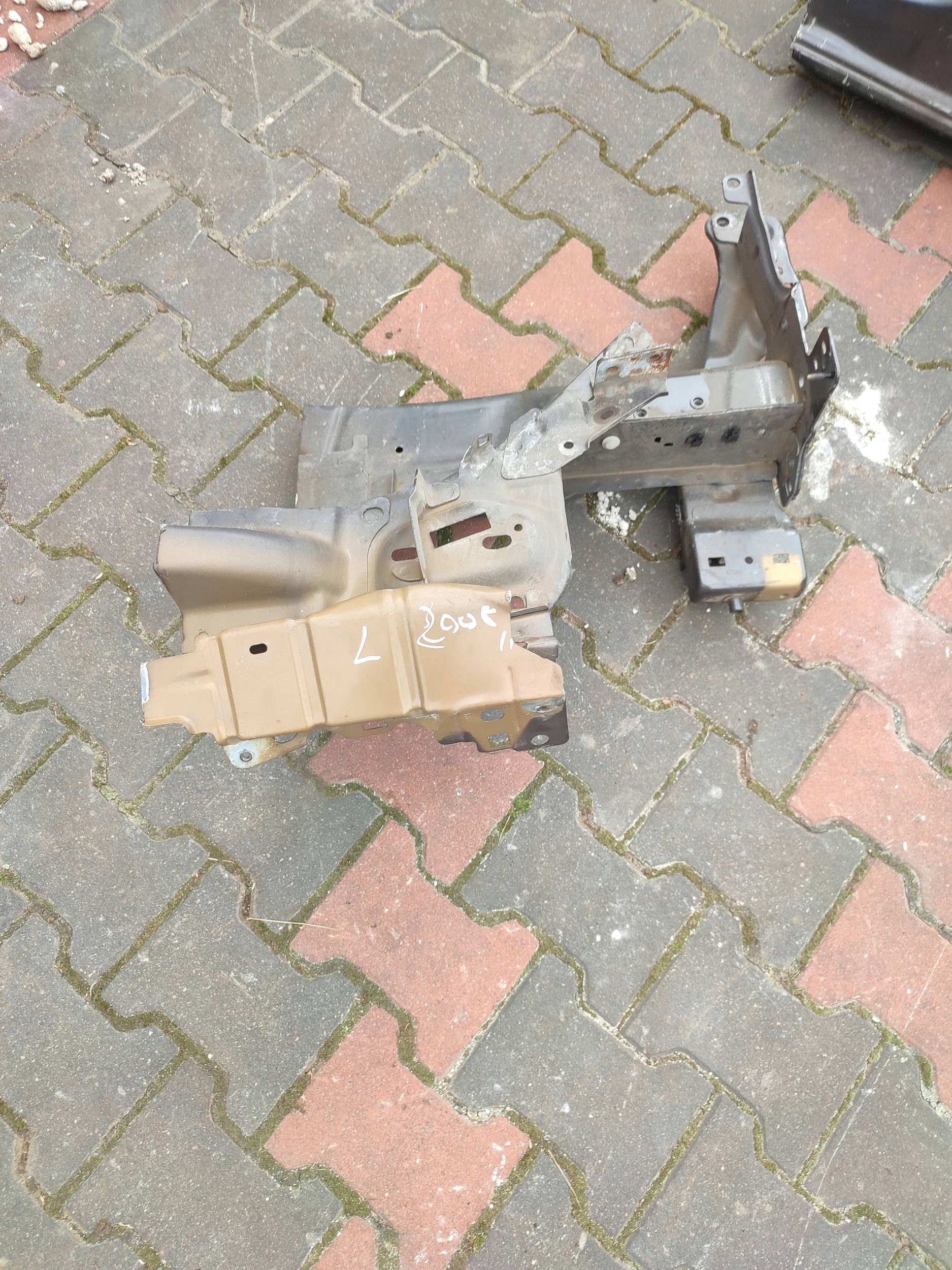 Peugeot 2008 II 2020 front side left quarter front