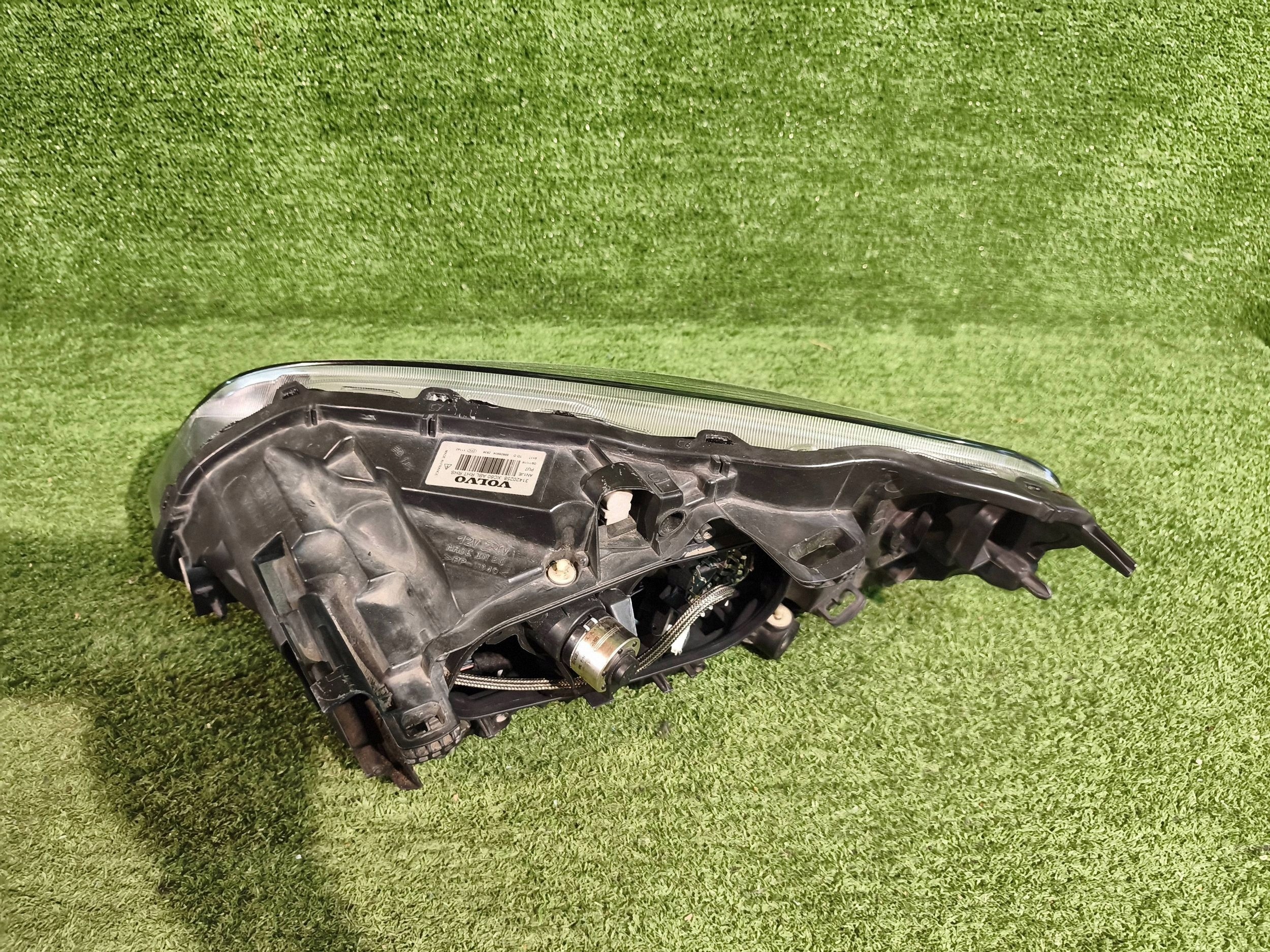 REFLEKTOR right front VOLVO XC60 13- LIFT XENON positioning NR.1684