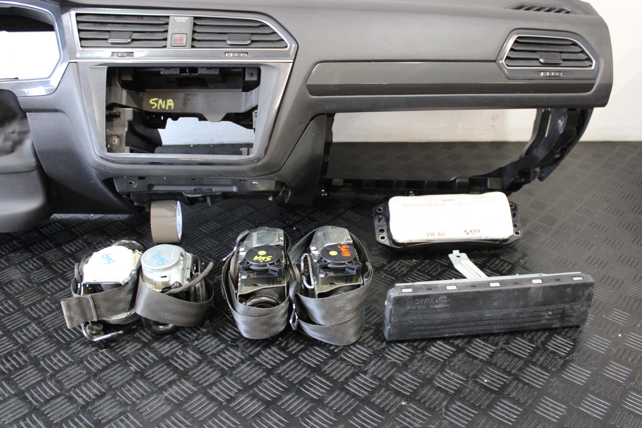dashboard console airbag airbags VW TIGUAN II 2 5NA ALLSPACE