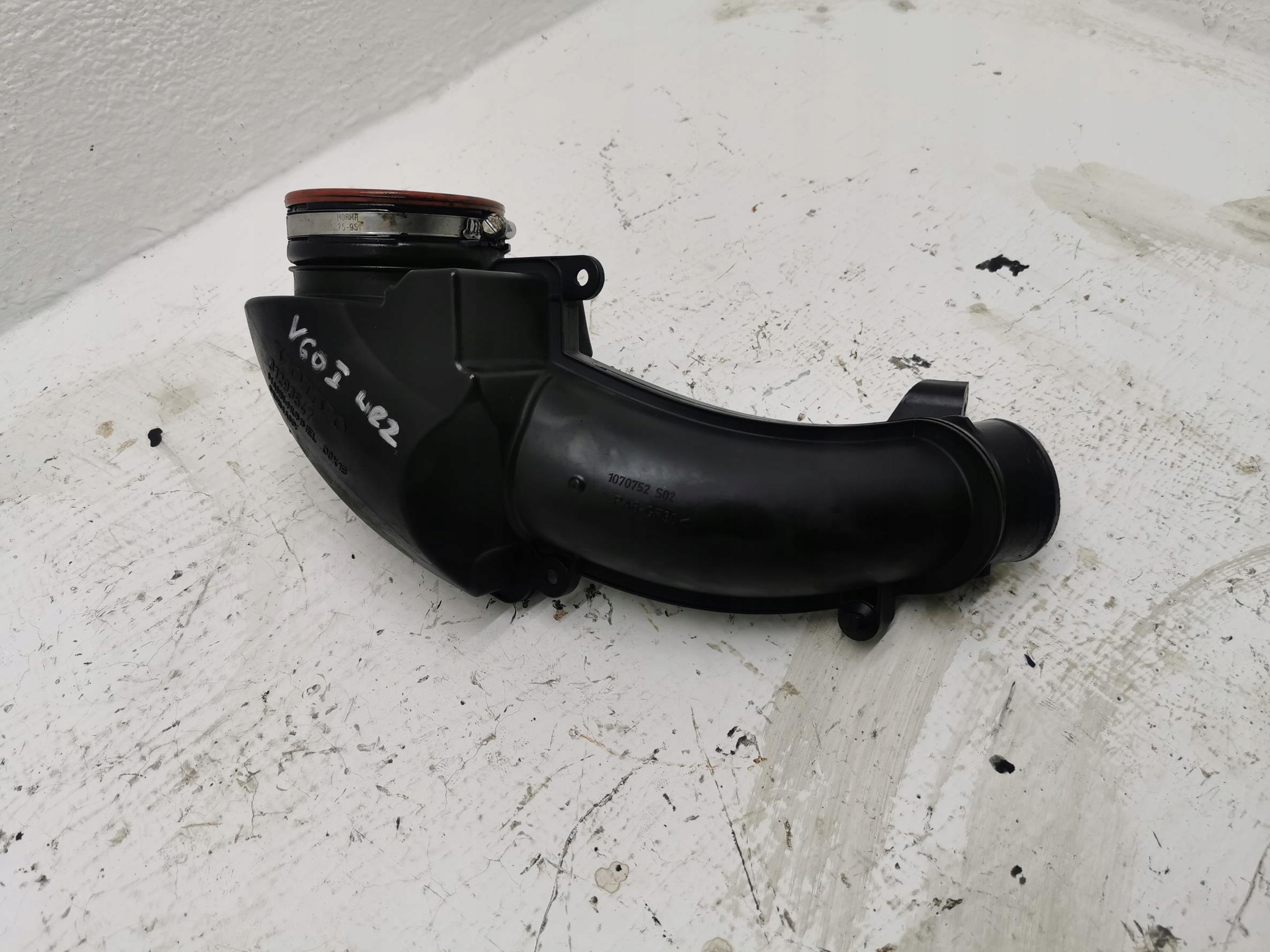 pipe air hose VOLVO V60 and 2.0 D 31293547