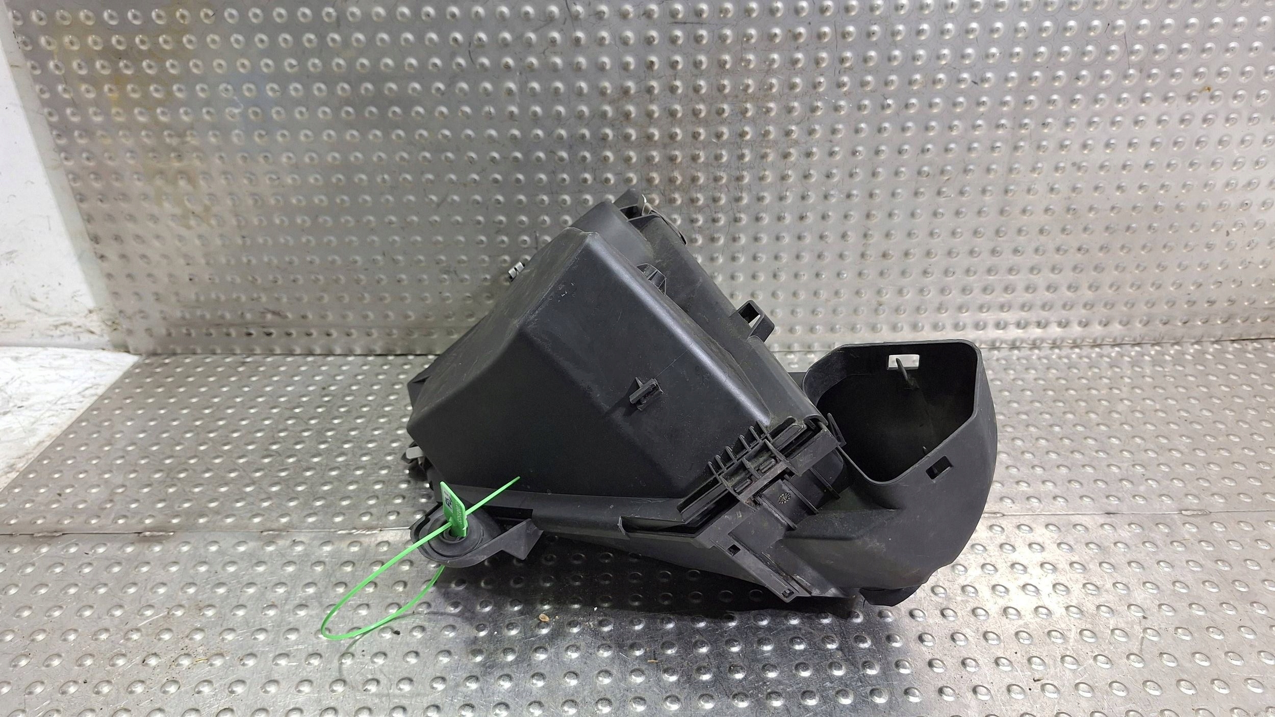 Gehäuse filter luft 7797460 BMW E81 E87 N47 OE