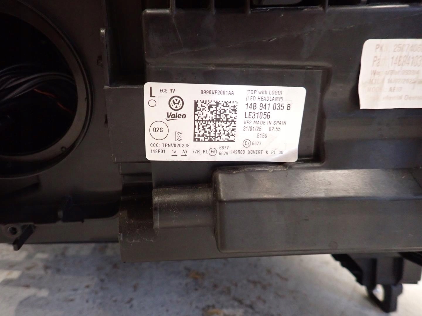 light front front left VW ID7 2023- FULL LED 14B941035B