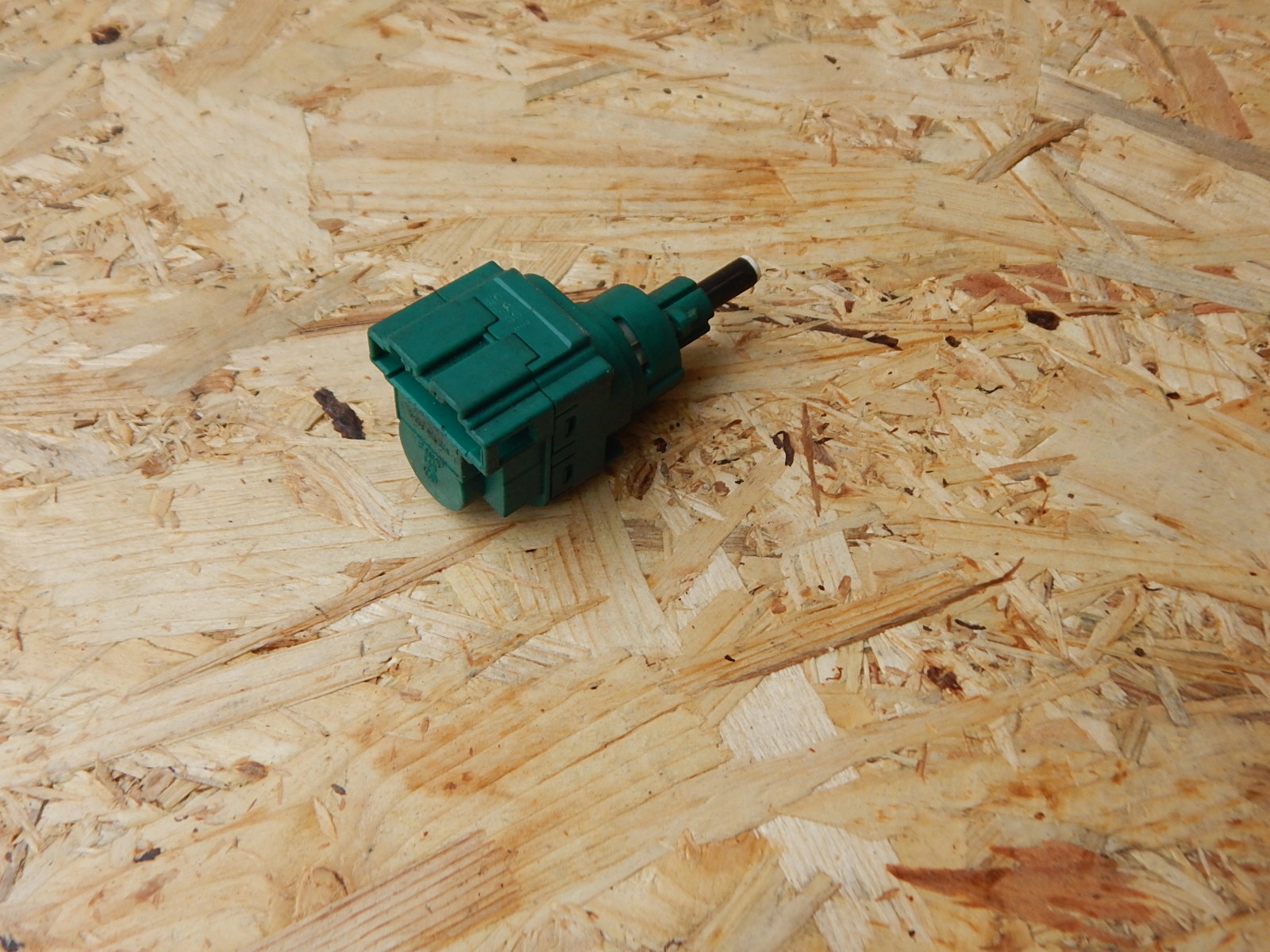 VW T5 CZUJNIK ŚWIATŁA STOP HAMULCA 1C0945511A