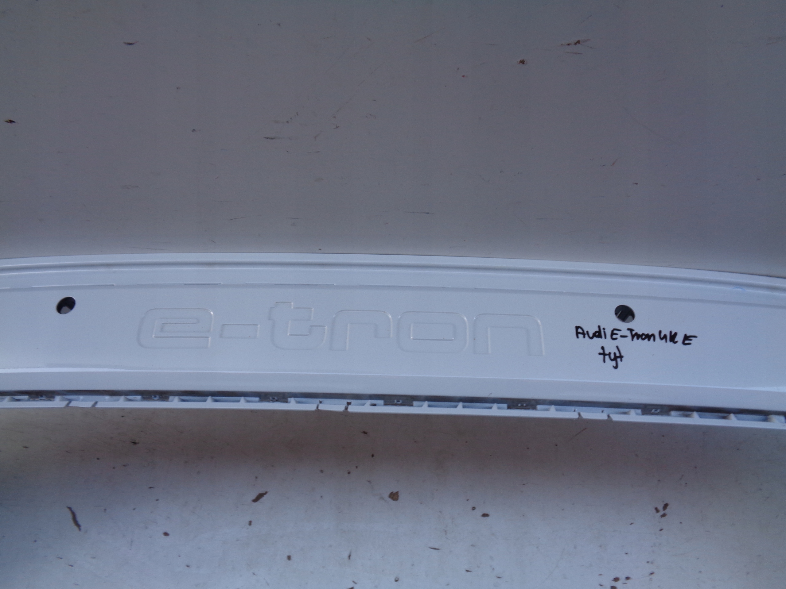 accessori Paraurti posteriore spoiler AUDI Q4 E-TRON 89A