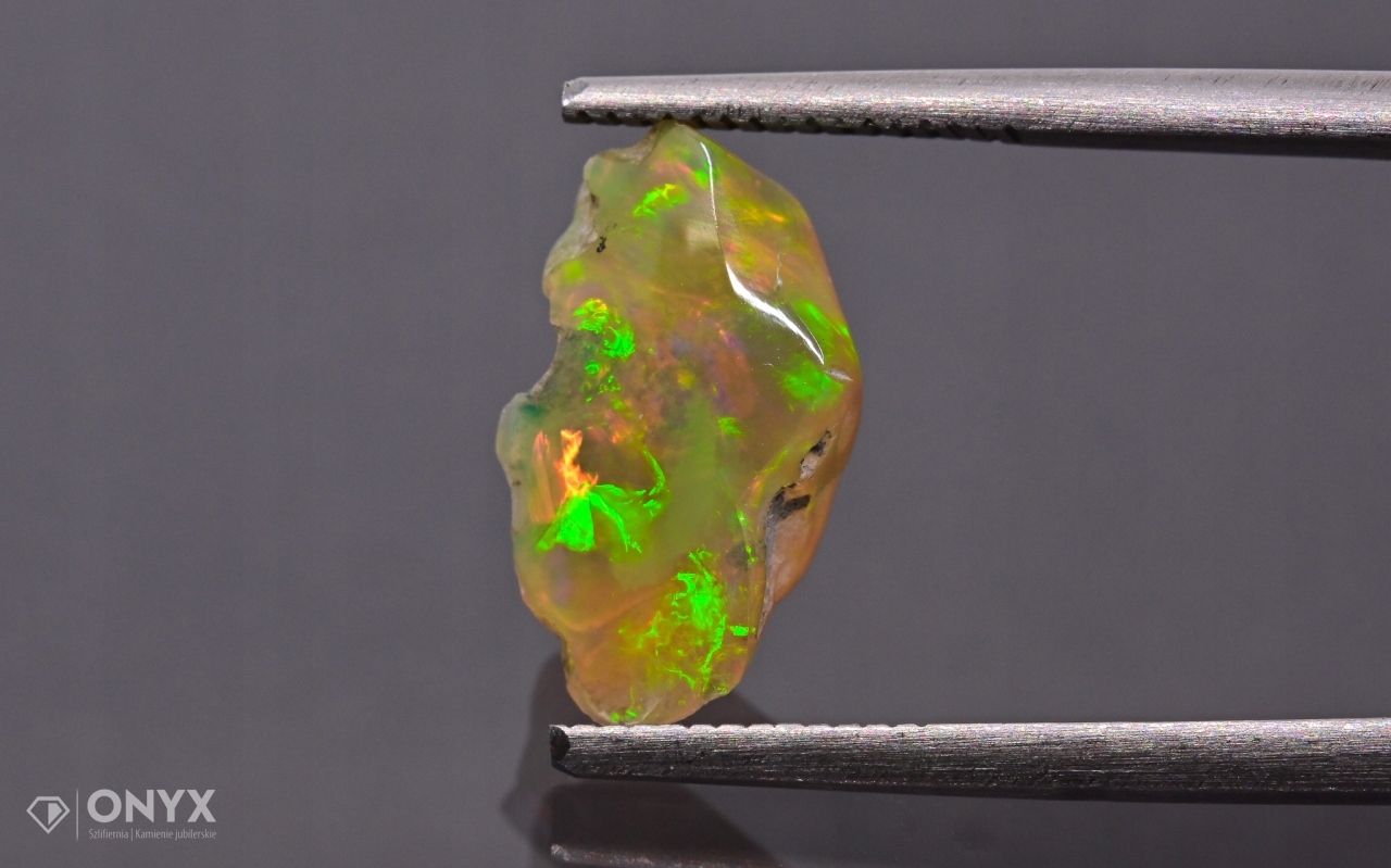 Opal z Etiopie hrudky 13x7 mm