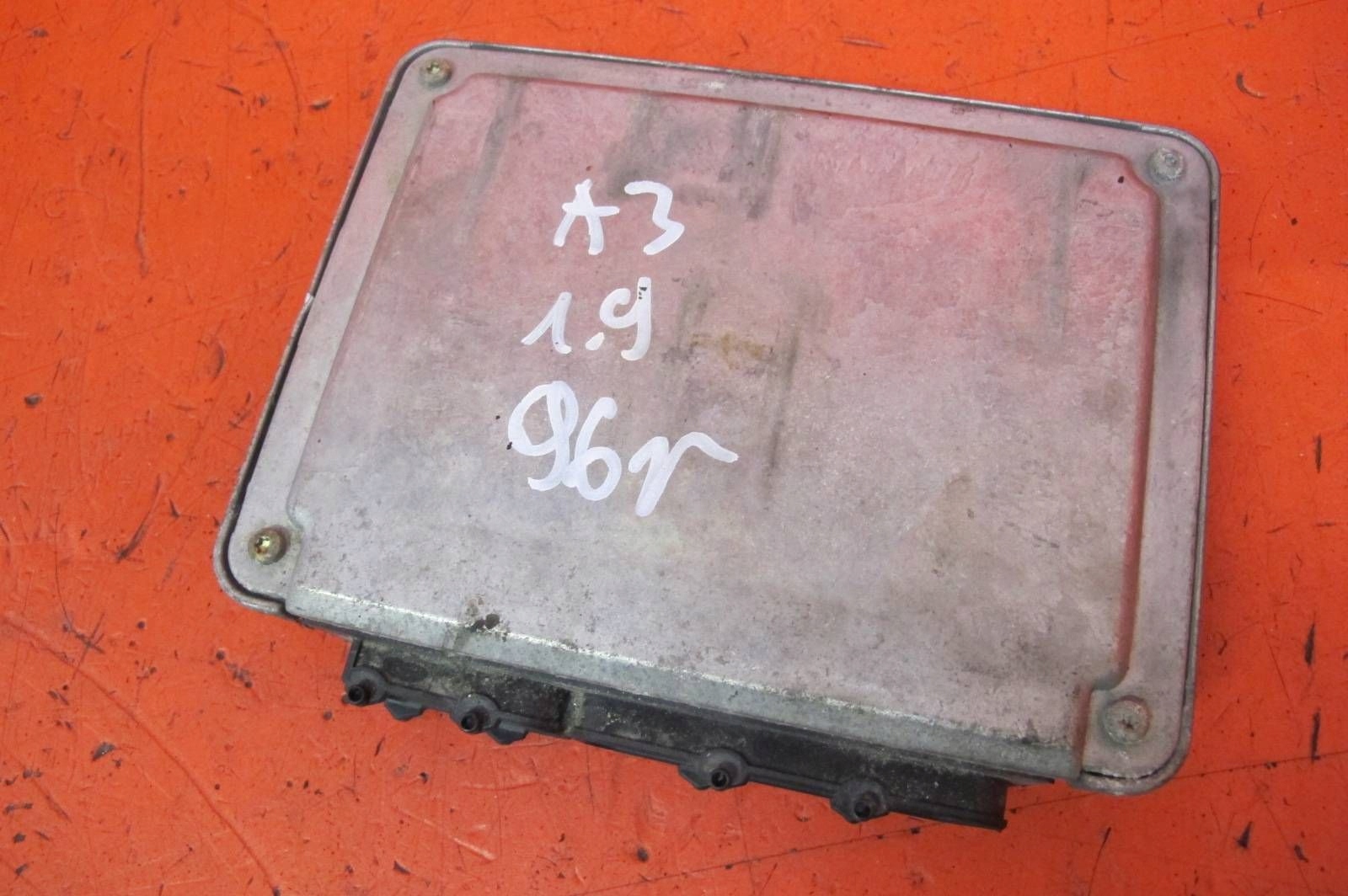 AUDI A3 8L 1.9 TDI AGR control unit computer of the engine 038906018A 0281001409