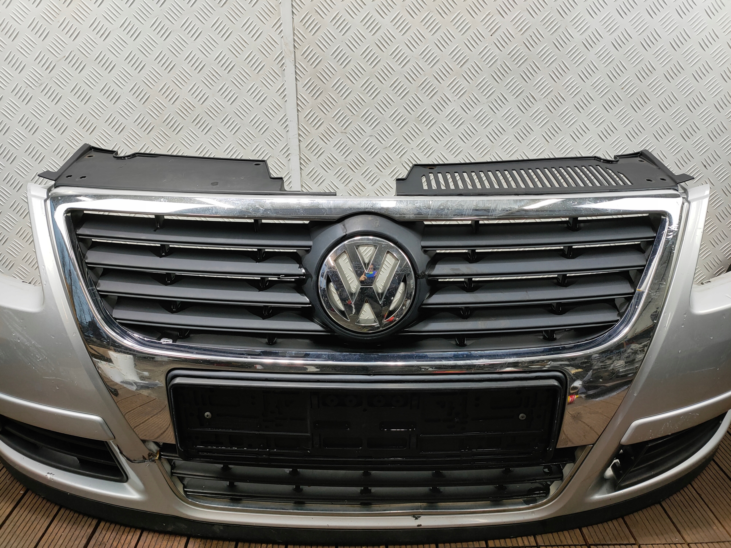 VW PASSAT B6 05-10 Frontstoßstange komplet vorne Farbe LA7W