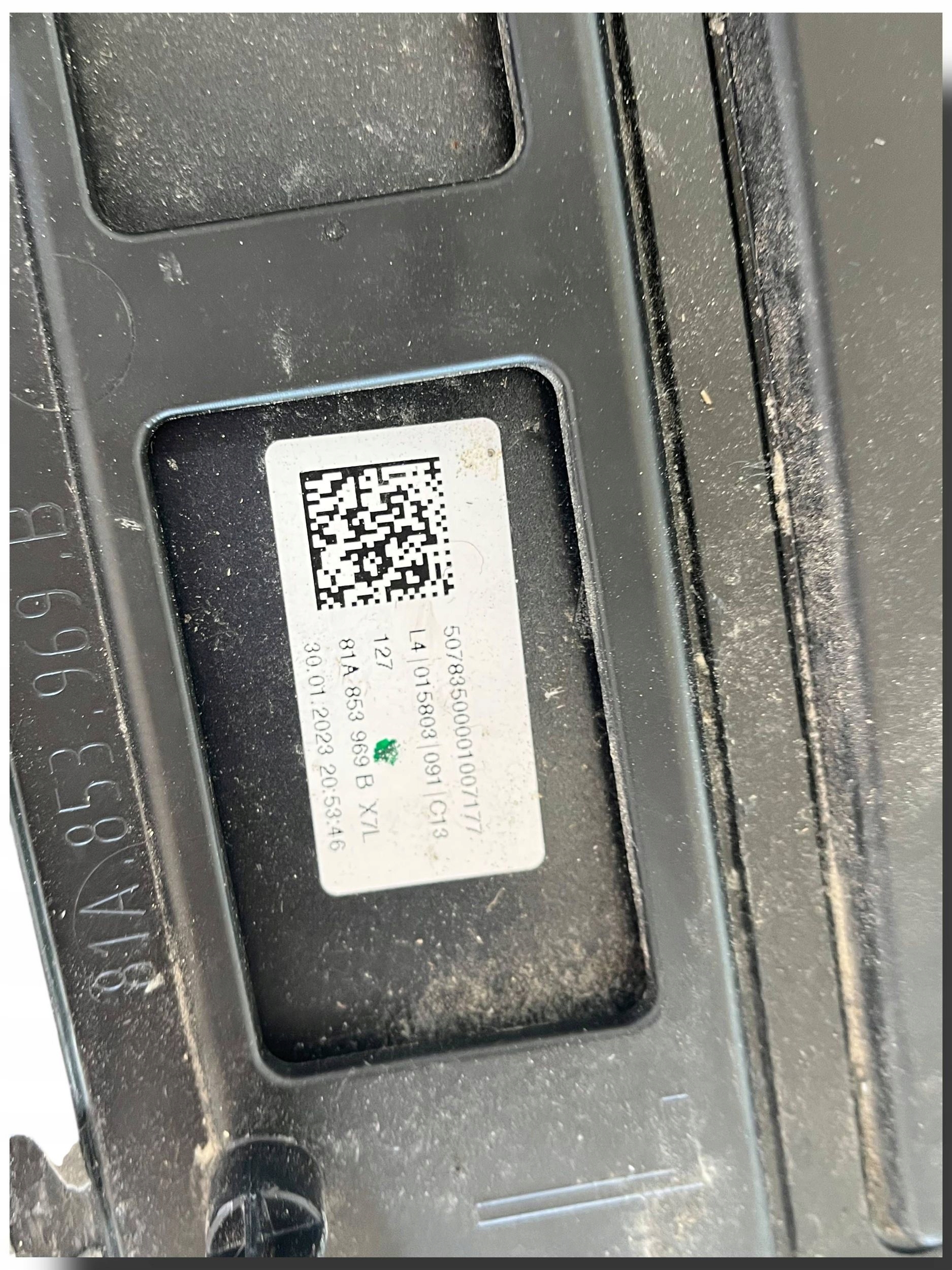 AUDI Q2 left moulding door rear part 81A853969B !J