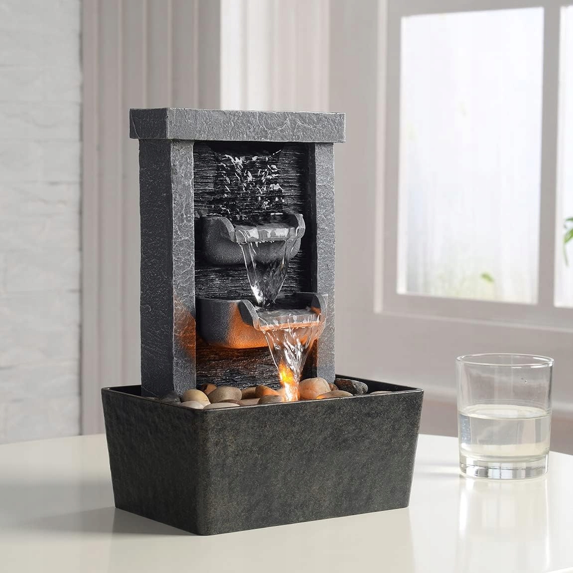 Vodopádová fontána s krbom a klimatickým osvetlením