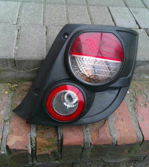 CHEVROLET AVEO T300 5D HB 11- PRAWA TYLNA LAMPA ORYGINAŁ EUROPA