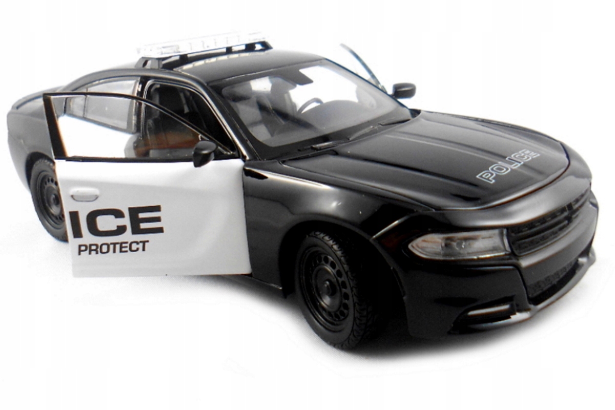 DODGE CHARGER MODEL METAL WELLY 1:24 POLICJA