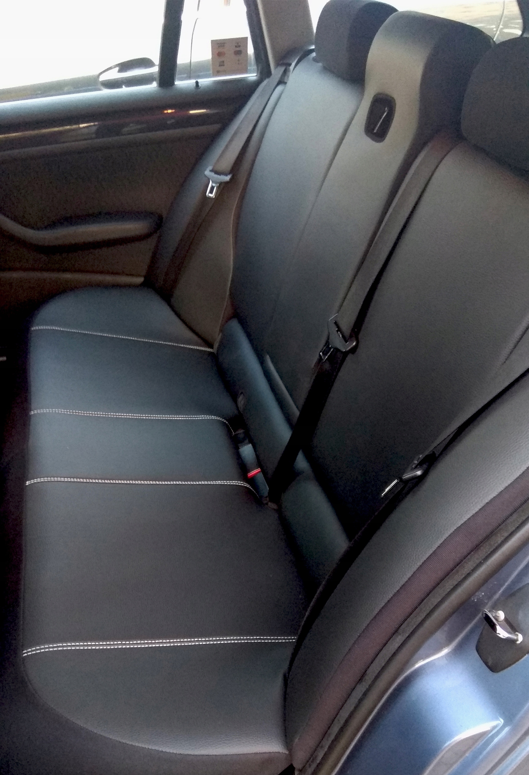 SKÓRA POKROWCE SAMOCHODOWE NA FOTELE VW POLO 3 Model Exclusive Ekoskóra PT-174