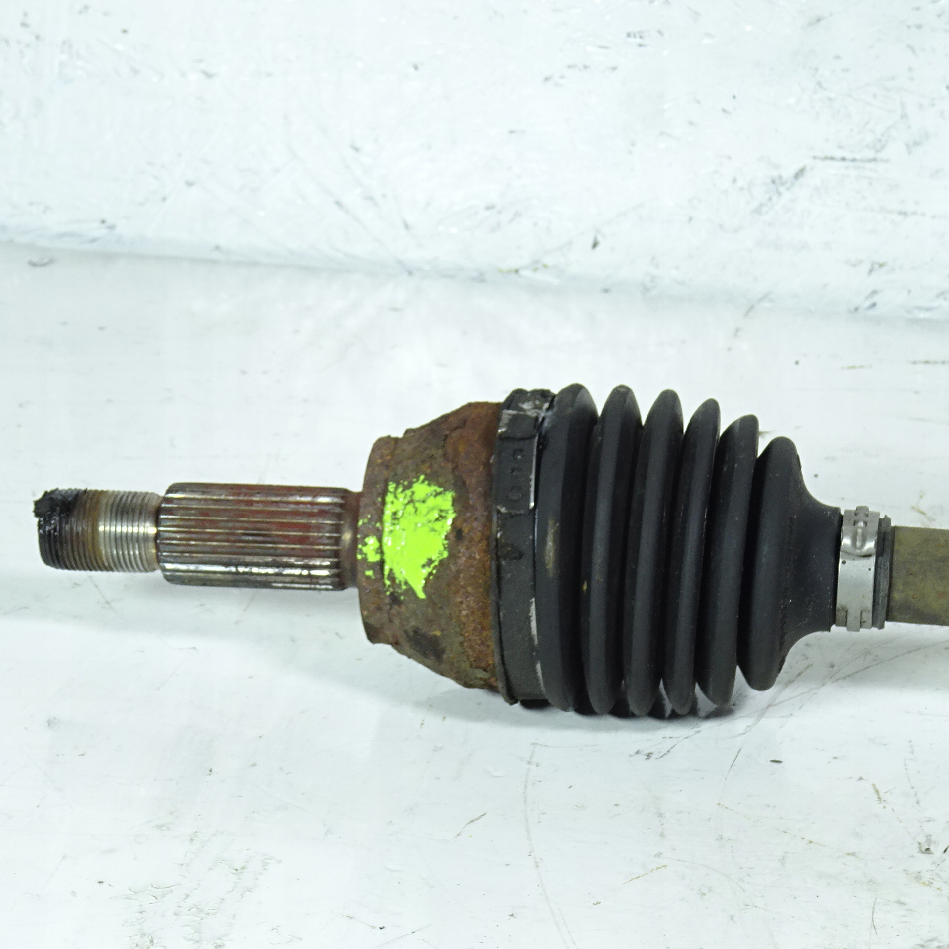 FORD FIESTA MK7 1.4TDCI semi-axis left front