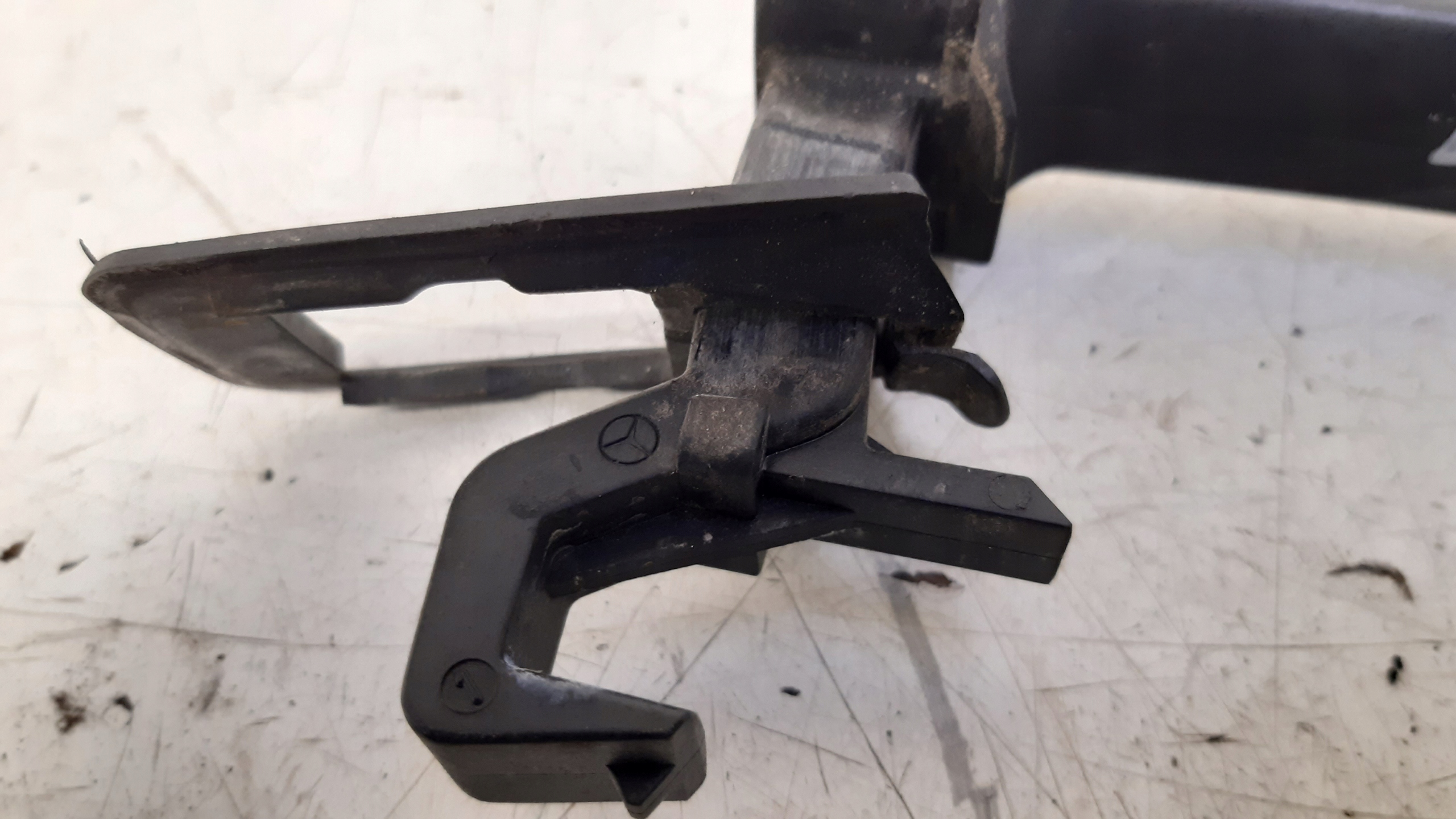 handle right rear part Mercedes W124