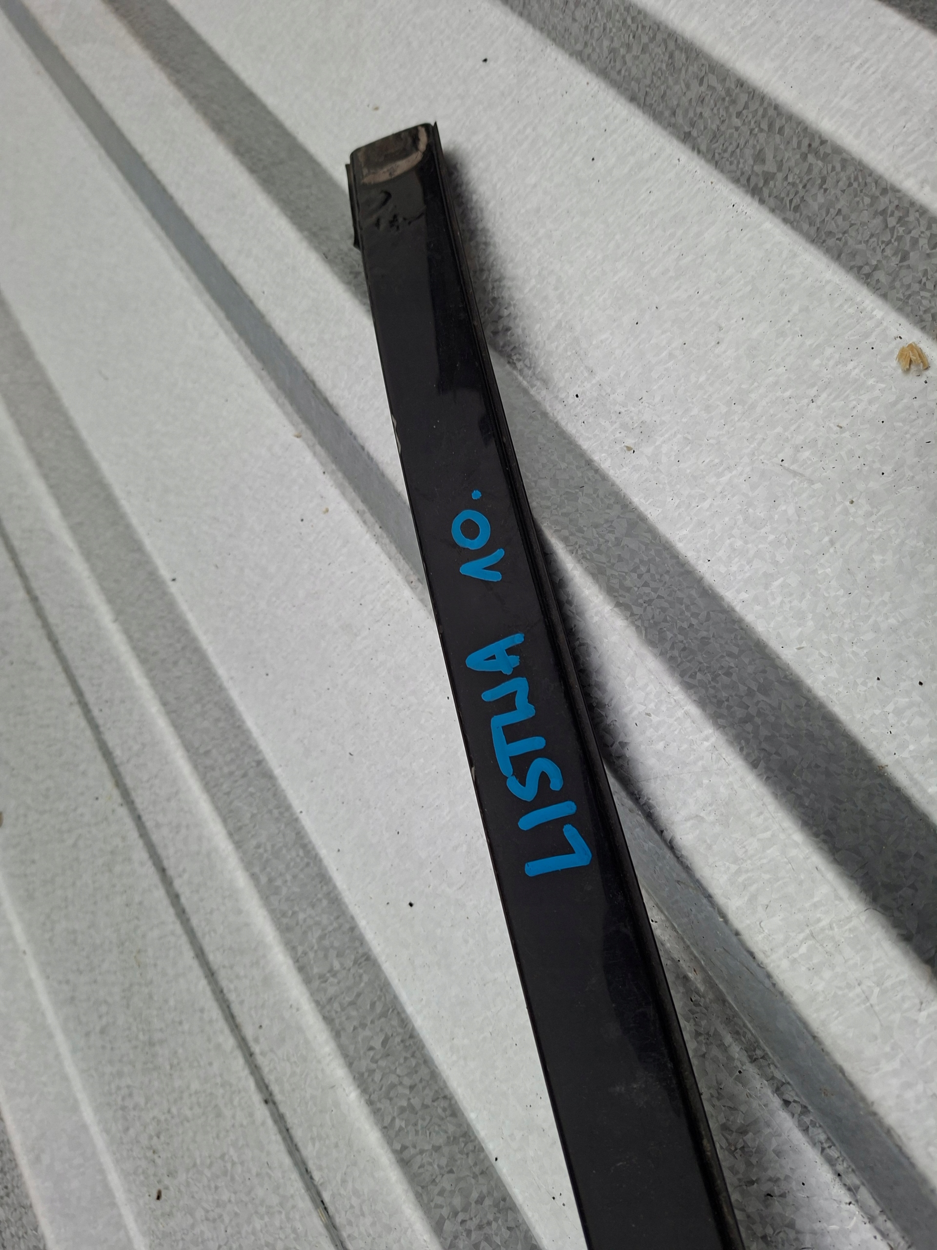 moulding windows czolowej left Mercedes W204