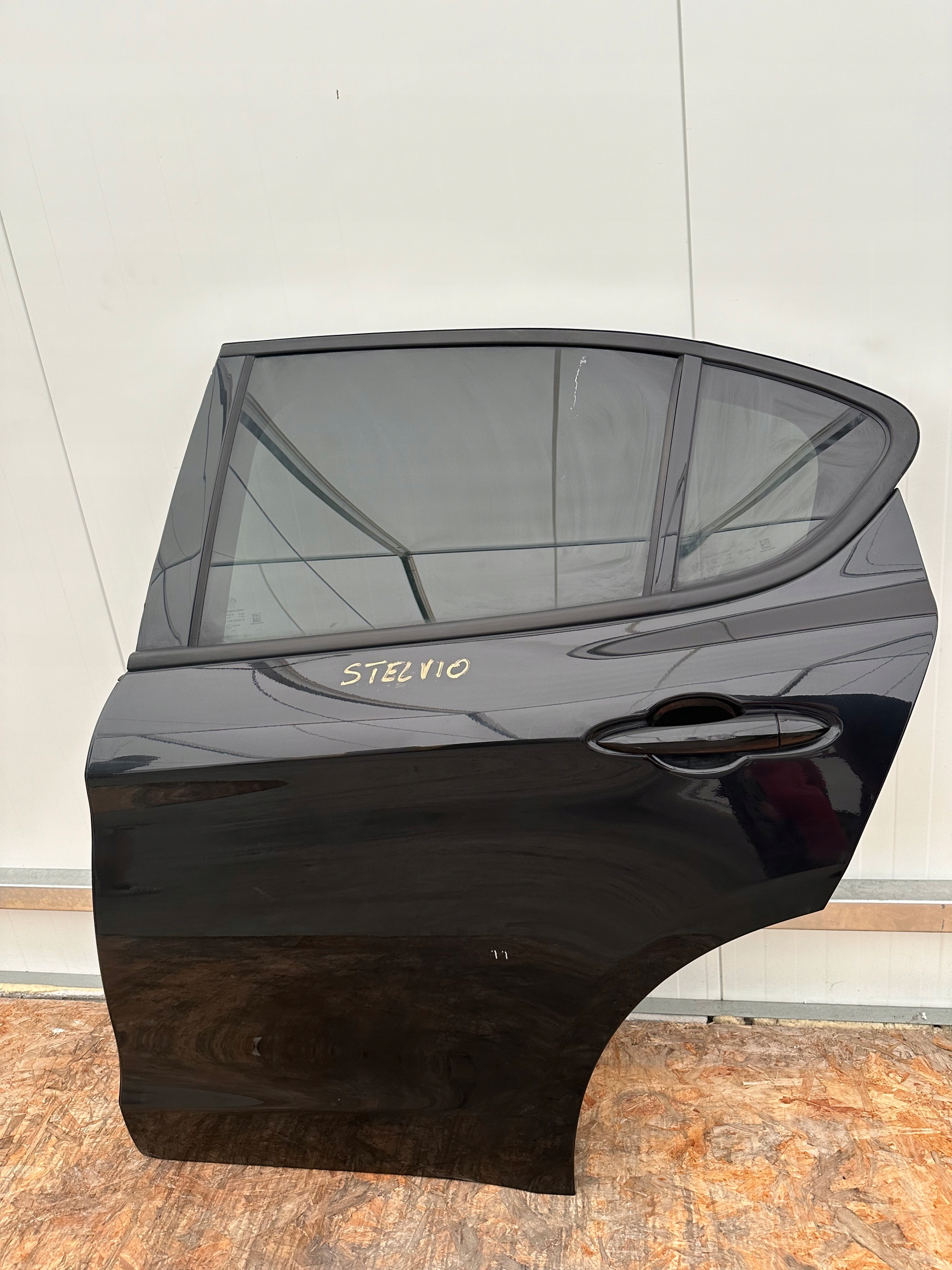 ALFA ROMEO STELVIO door rear part rear. left