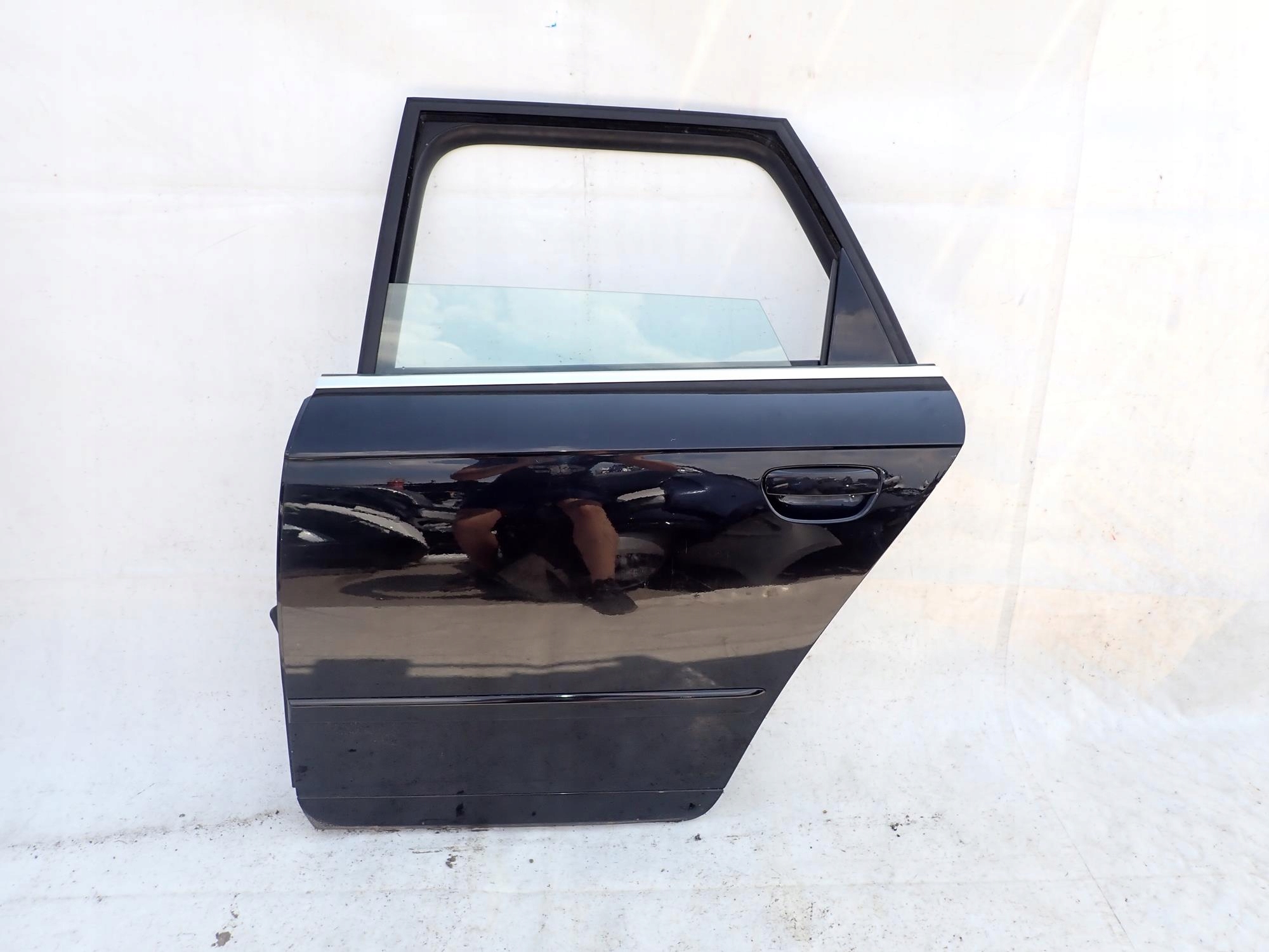 AUDI A4 B7 KOMBI 04-08 door rear part rear. left