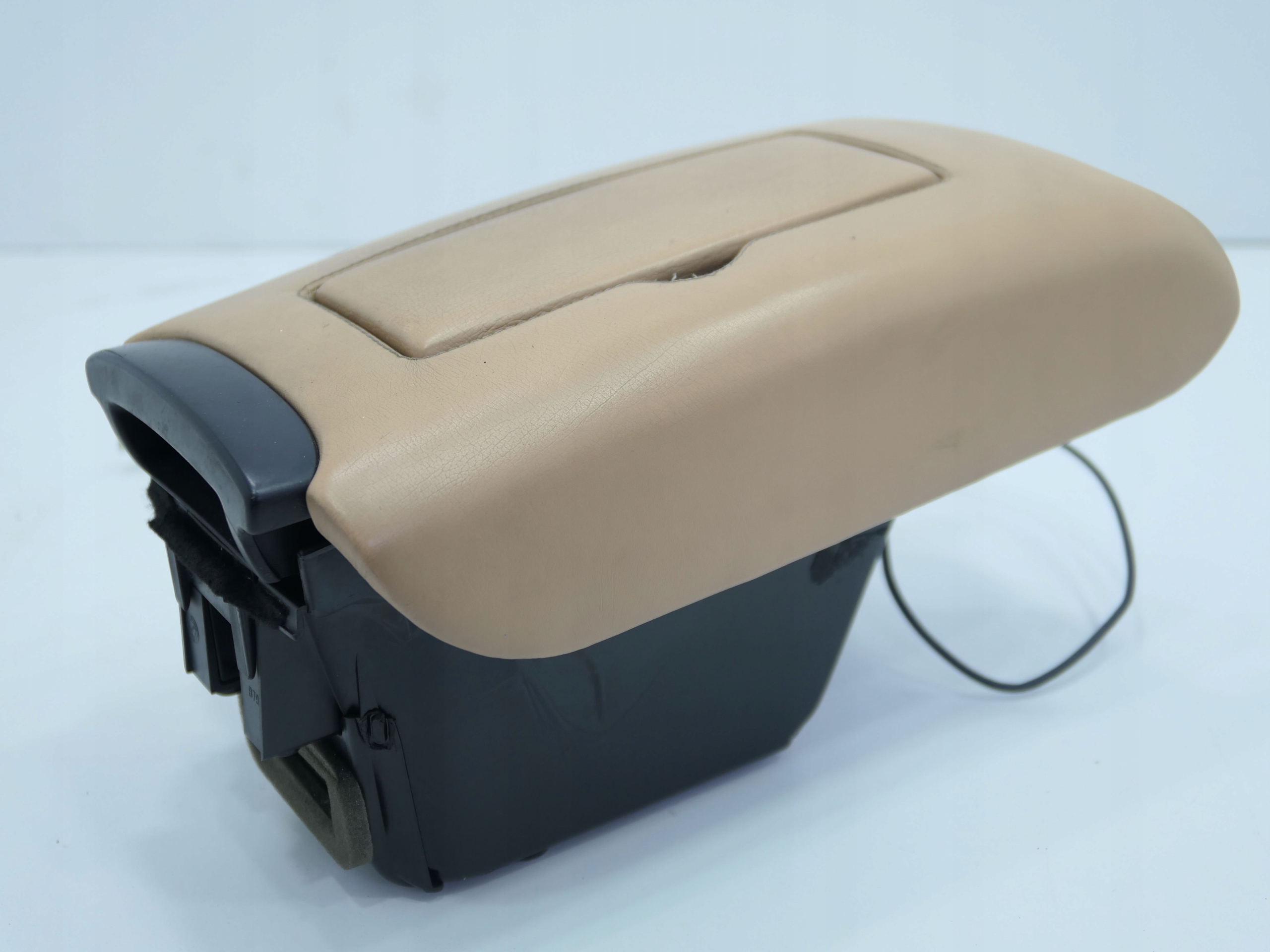 подлокотник перед бардачок MASERATI QUATTROPORTE V