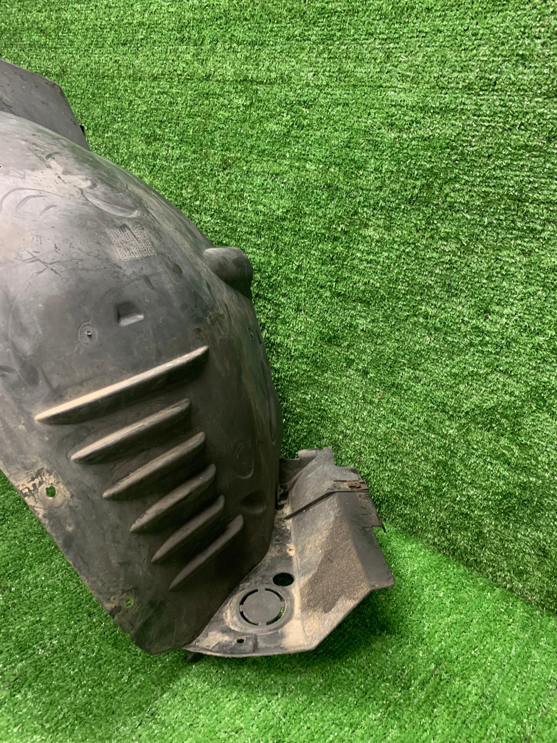 MERCEDES W204 LIFT mudguard right front front A2046905630 A2046984030
