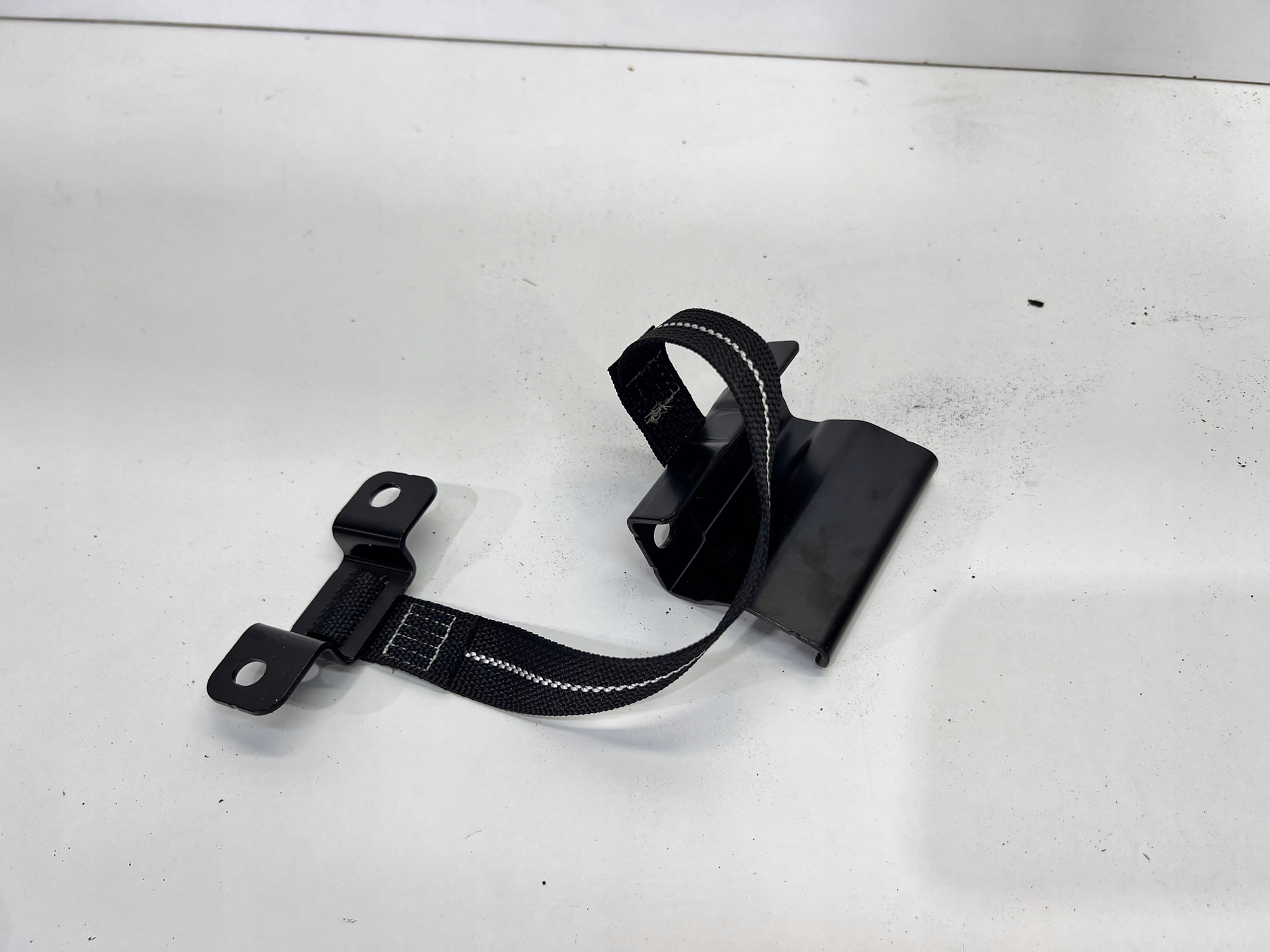 Halter Halter AKUMULATORA AUDI Q5 FY 80A867749G