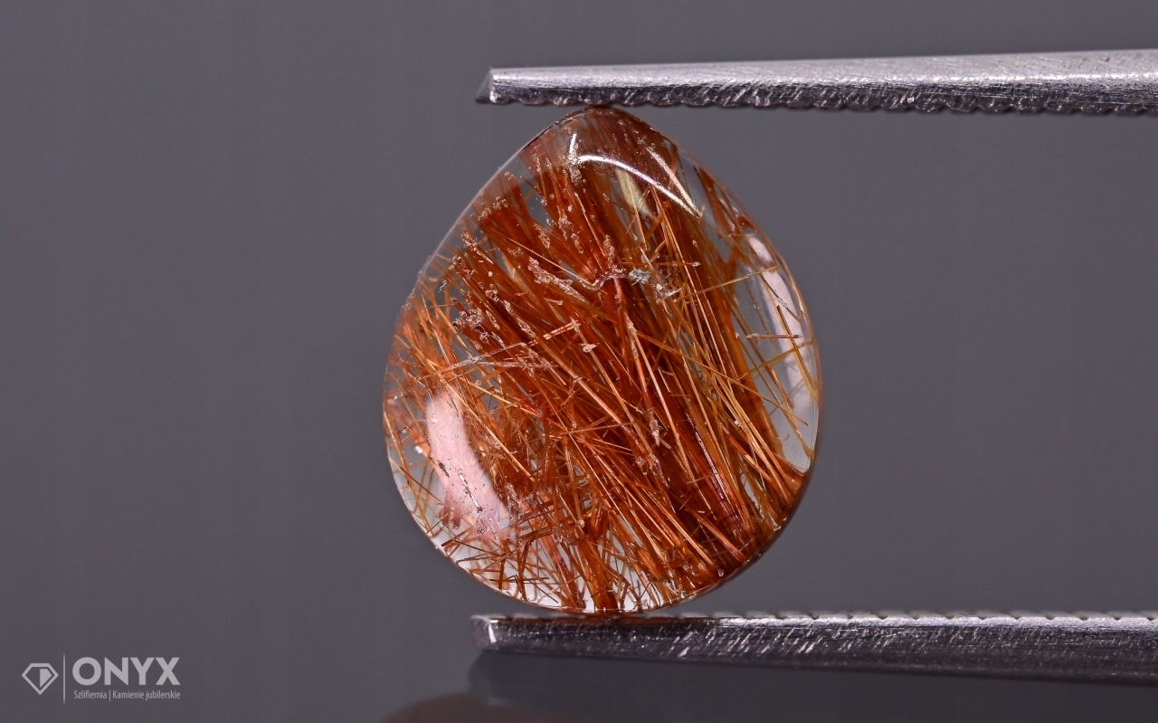 Křemen s rutilem nízký kabošon slza 9,5x8 mm