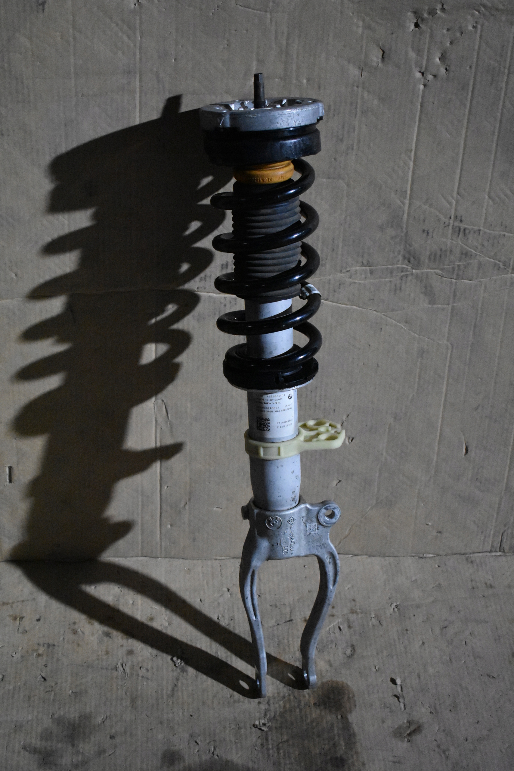 perfect condition shock absorber front left EDC BMW F90 F93 1 9
