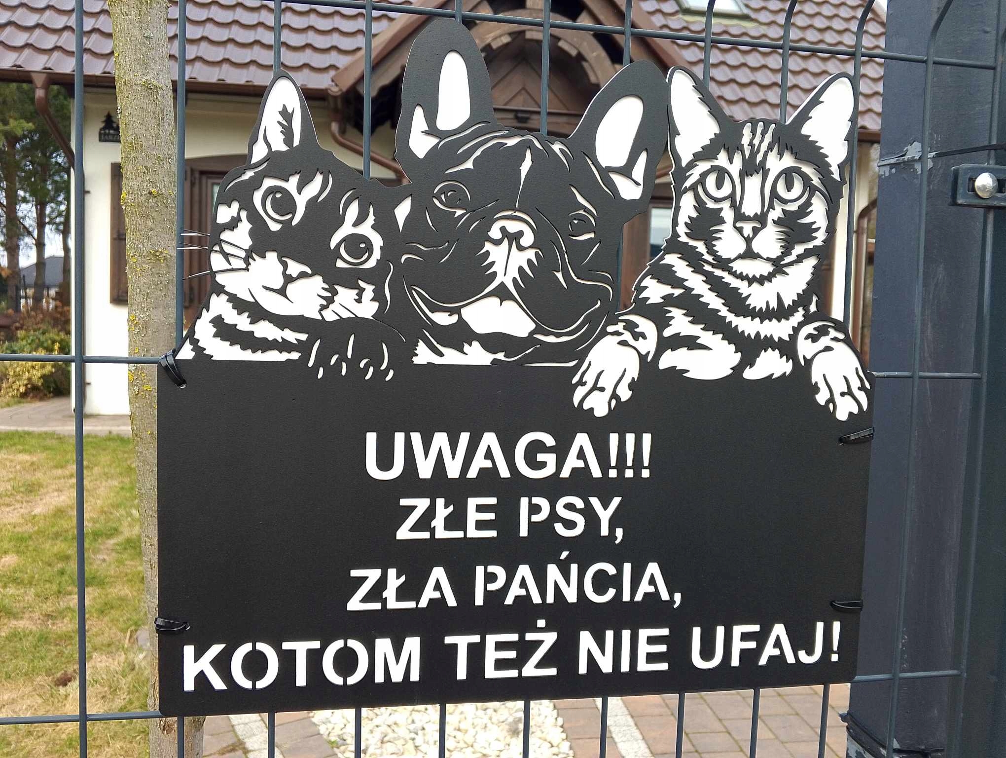 Tabulka Pes Kočky na branku oplocení francouzský buldoček