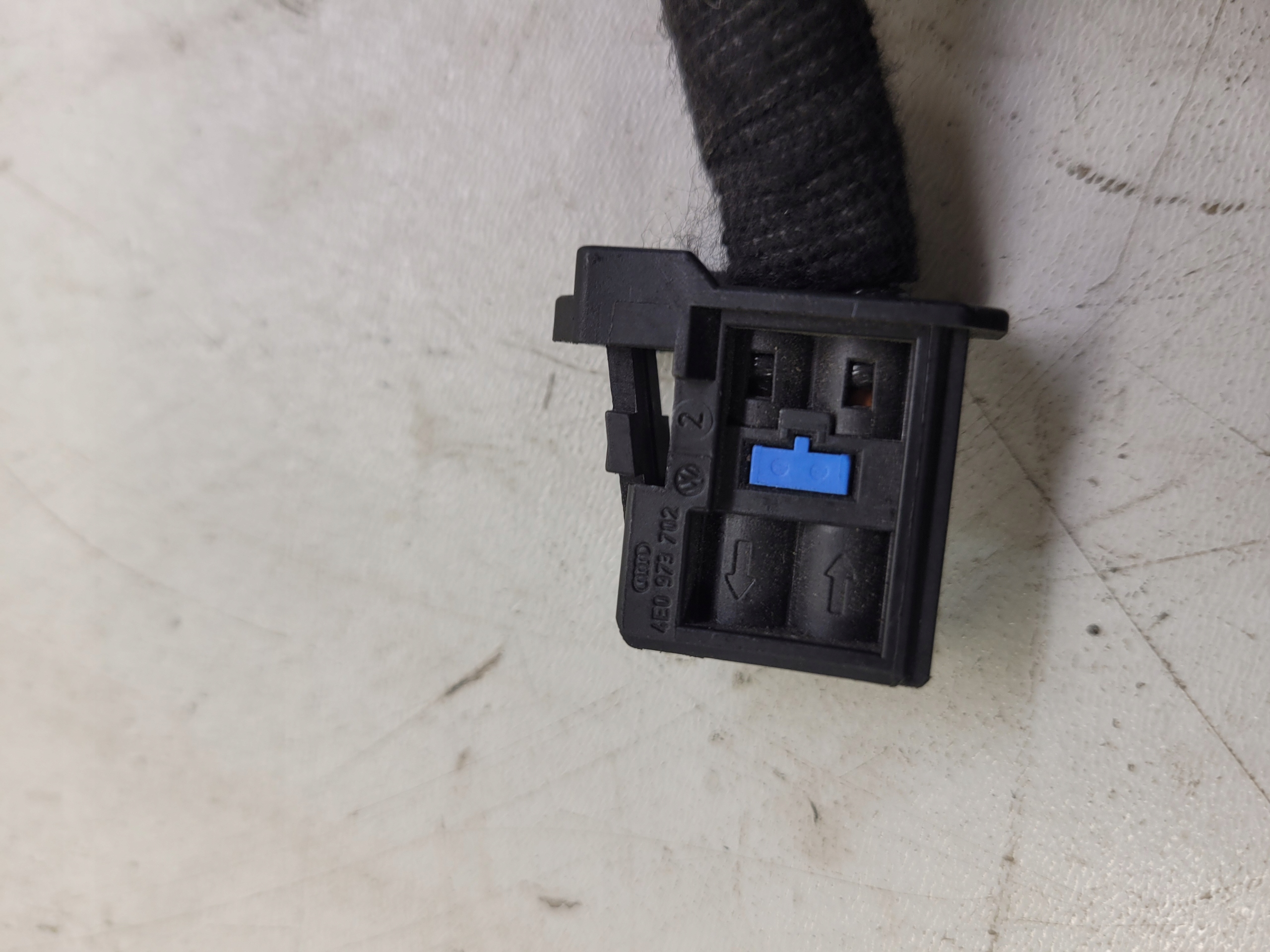 KABEL PRIJENOS SWIATLOWOD AUDI A4 A5 A6 Q5 8F001288
