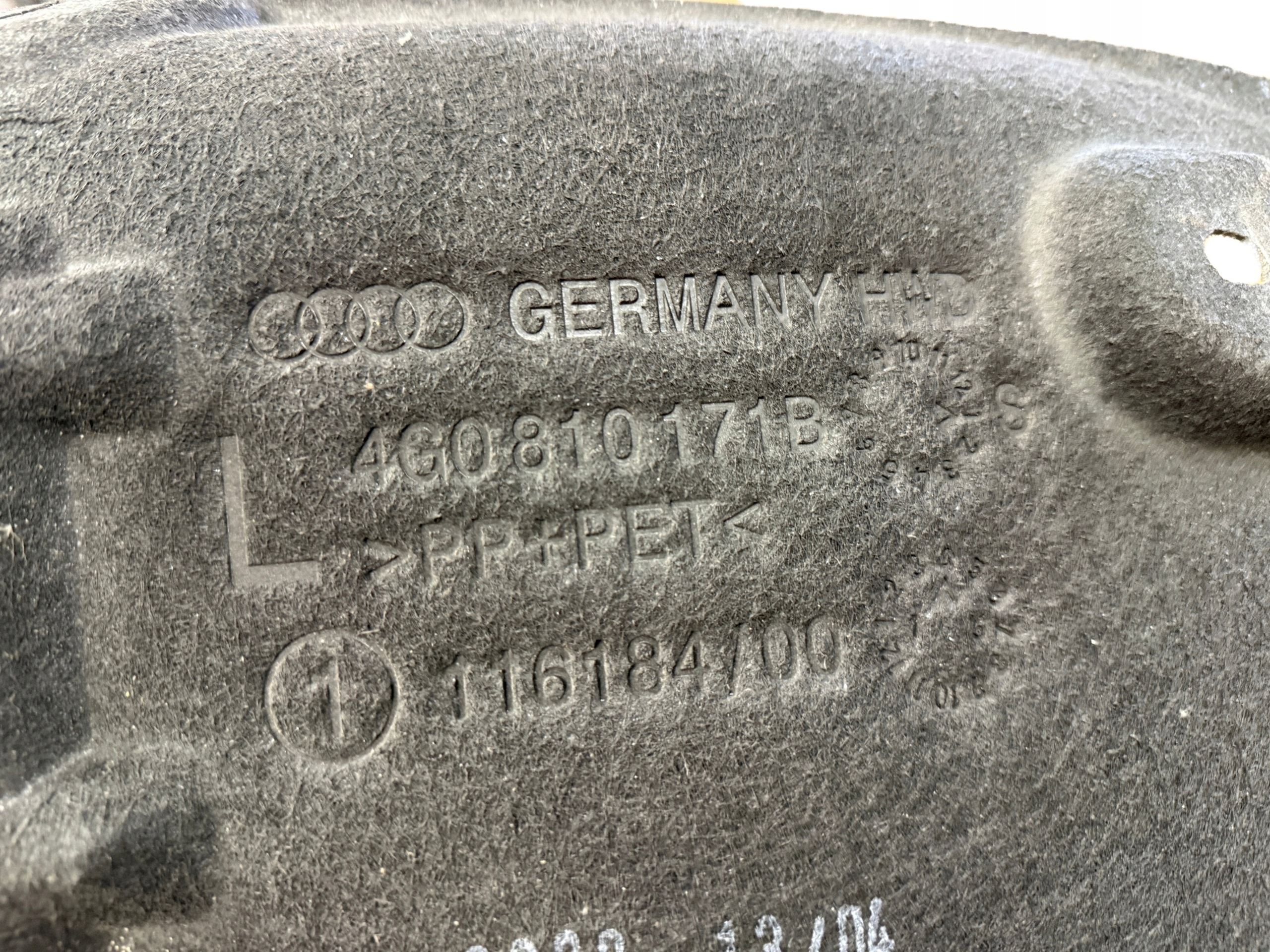AUDI A6 4G C7 mudguard left rear part 4G0810171B