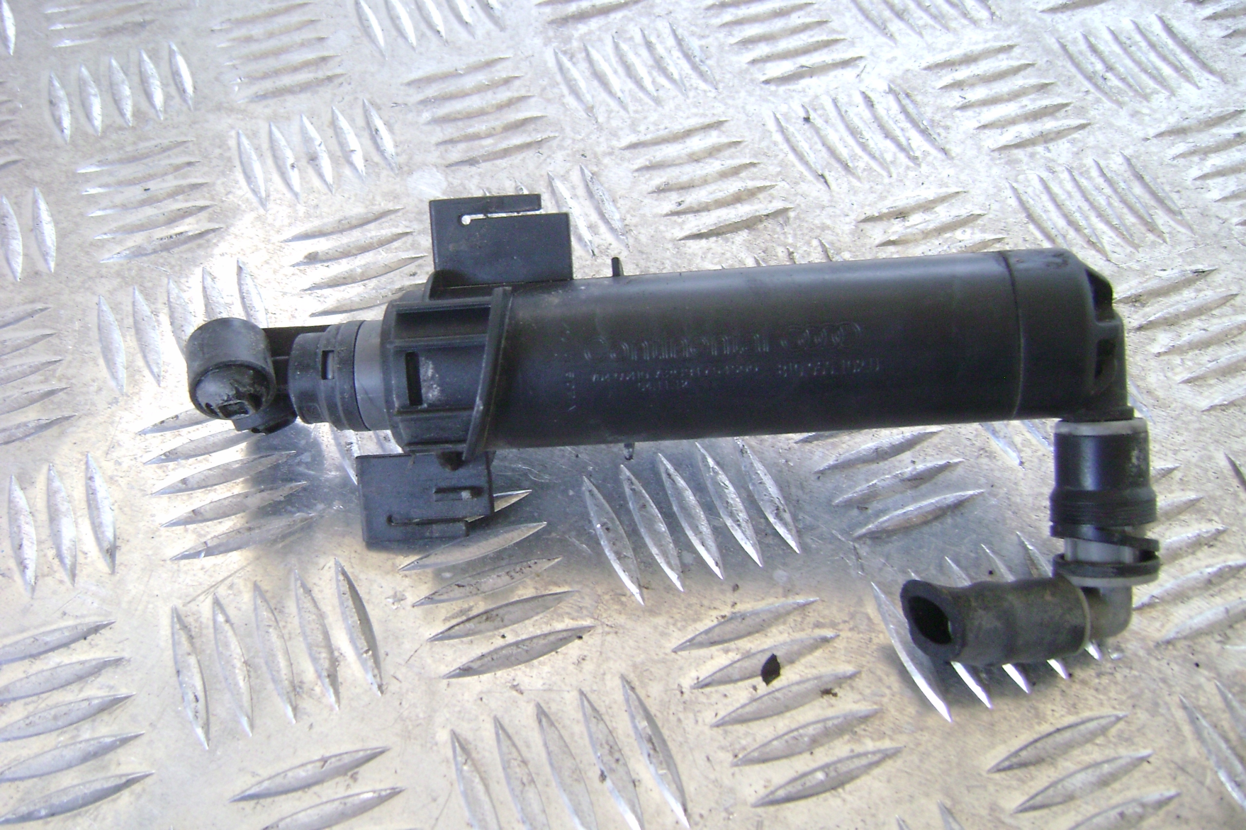 8T0955102D - AUDI A5 8TO LIFT - омыватель лампы П