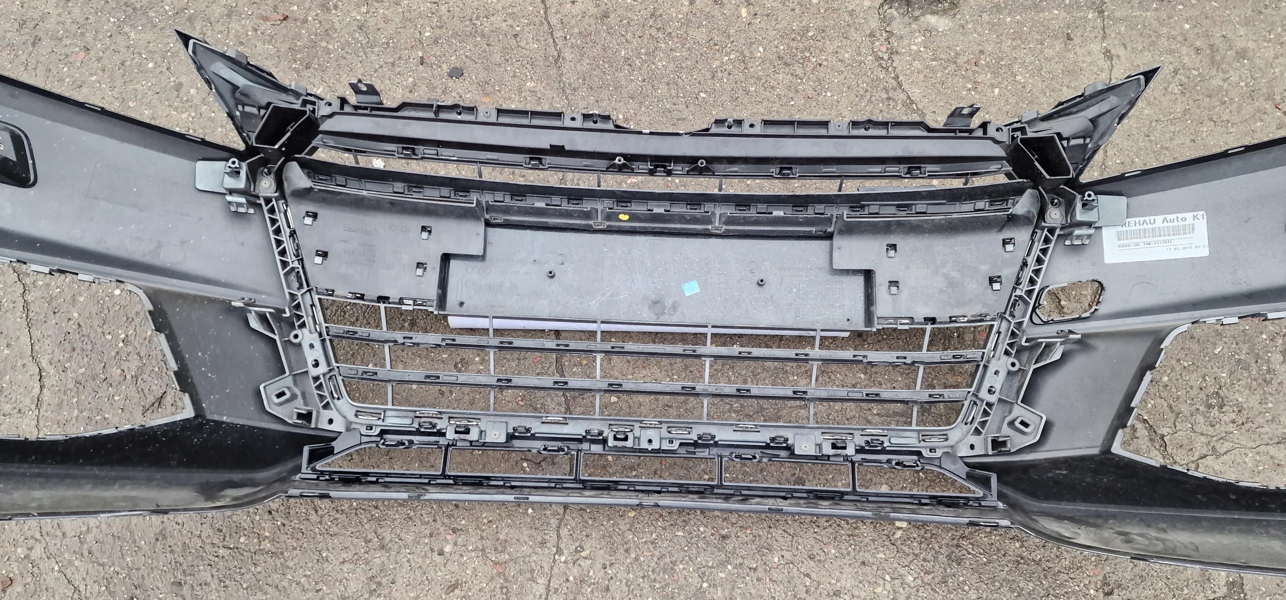 AUDI TTS TT S-LINE BUMPER GRILL GRID MOULDING 8S0