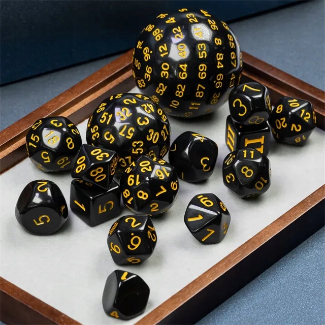 KOSTKI RPG CZARNO-ŻÓŁTY ZESTAW 15 KOŚCI KOSTEK Kolor czarny