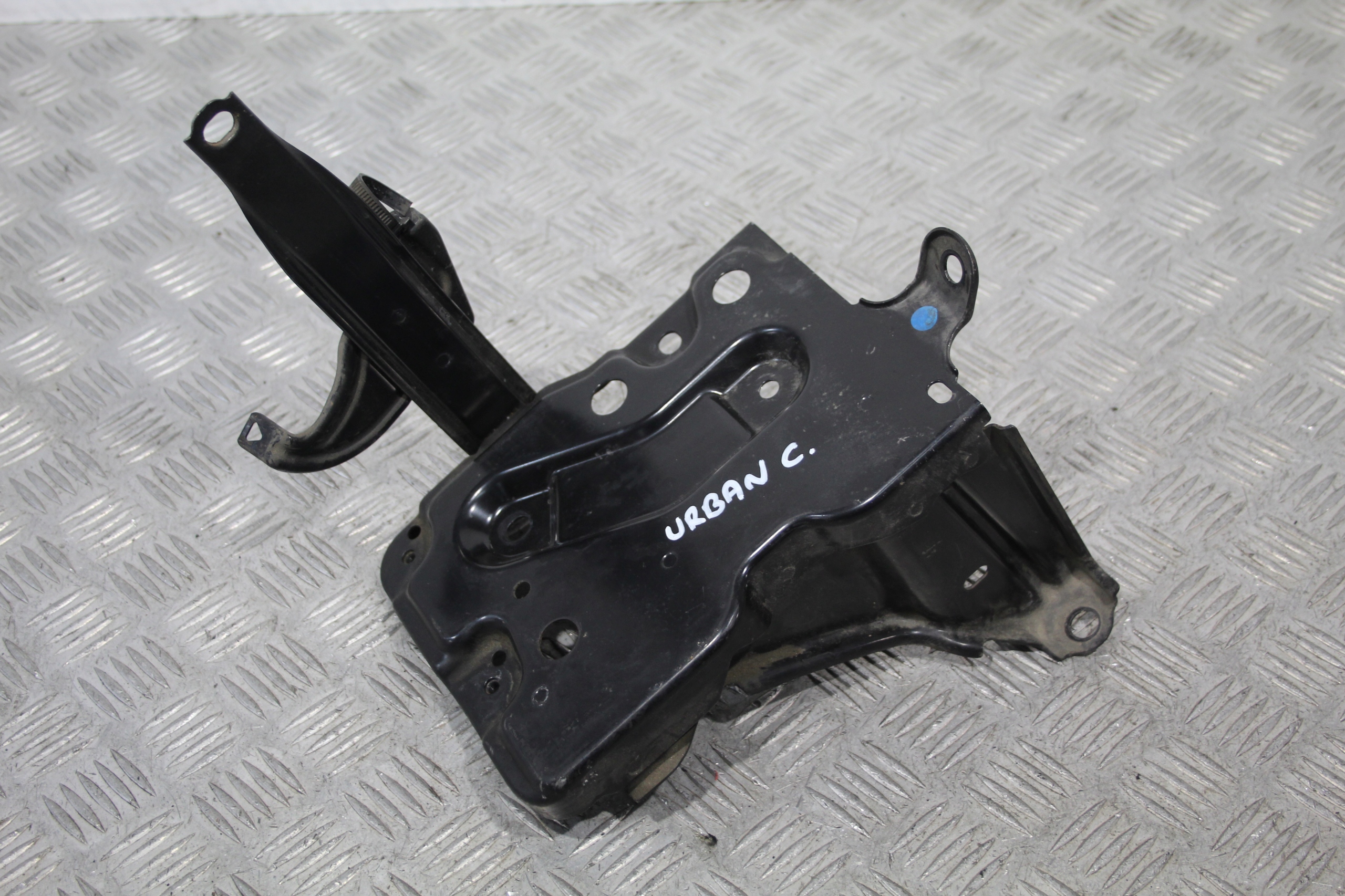 SUPPORT PORTE SUPPORT PLAQUE TOYOTA URBAN CRUISER
