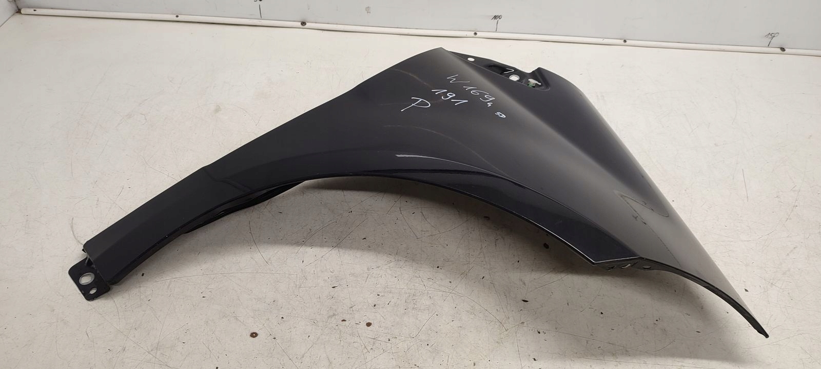 fender right front front Mercedes W169 1,7 191