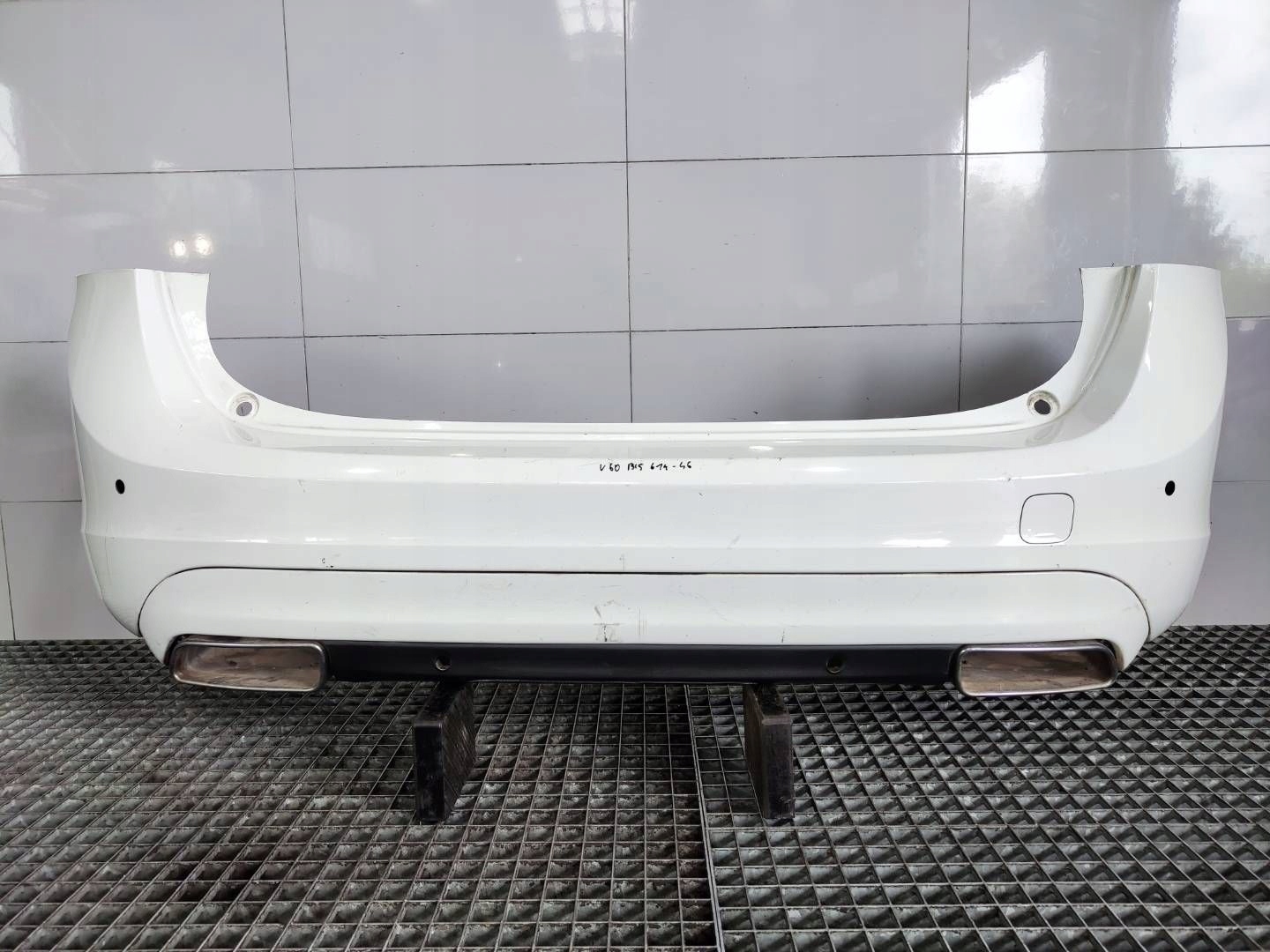 ZDERZAK TYŁ TYLNY VOLVO V60 I LIFT 614-46 PDC DOKŁADKA Typ samochodu Samochody osobowe