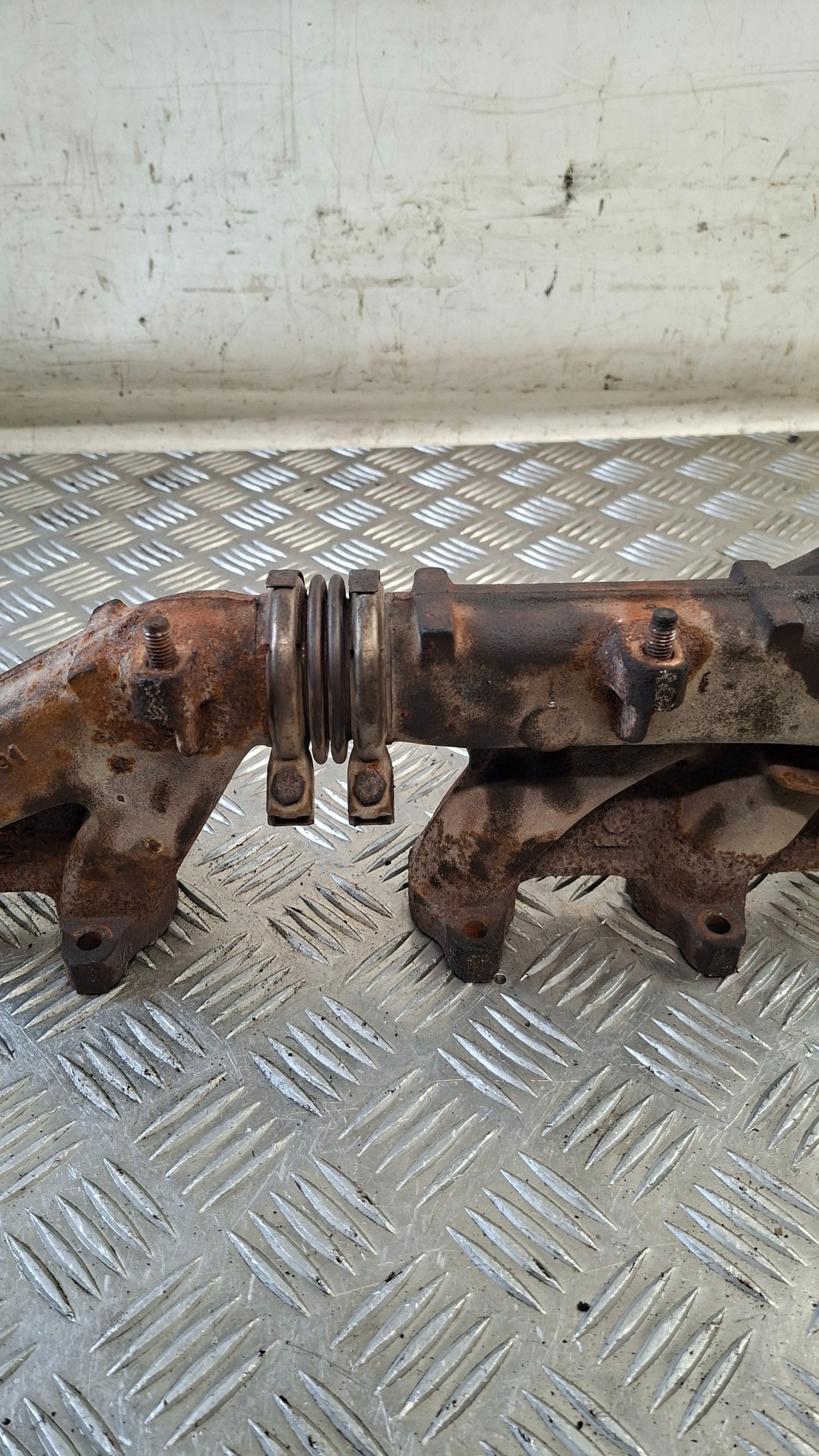 exhaust manifold AUDI 100 C3 2.3