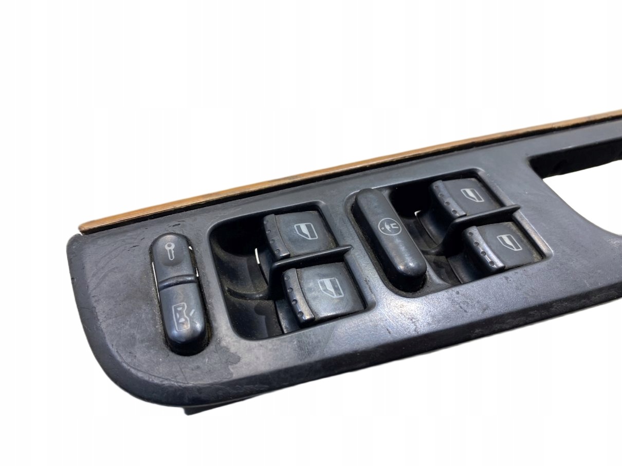 PANEL okna levý předek VW PASSAT B5 1J4959857