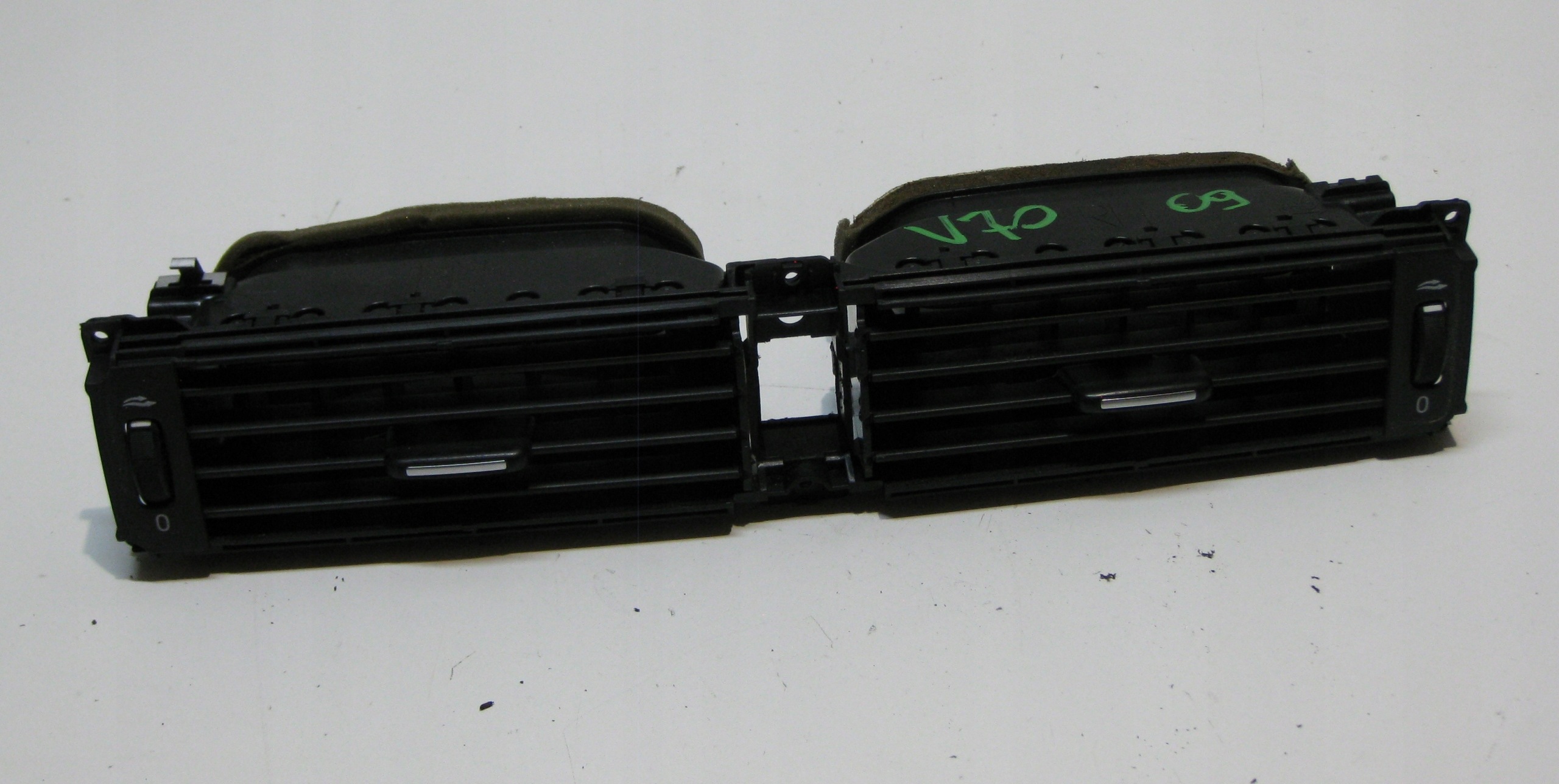 VOLVO V70 2.0 D 09R grid air conditioning devices central 30643315