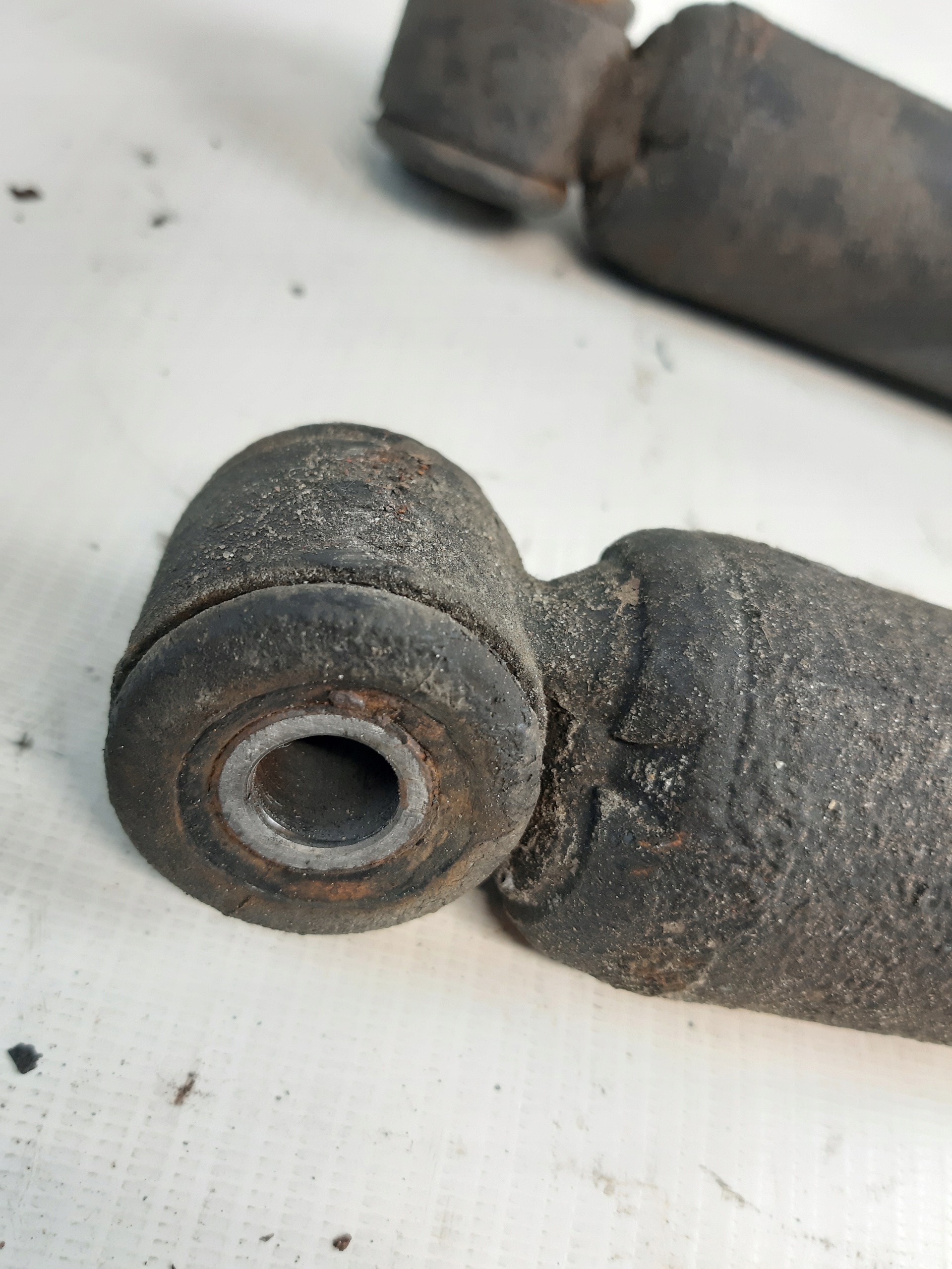 shock absorbers right left rear part FORD KUGA MK1 2.0 TDCI 4X4